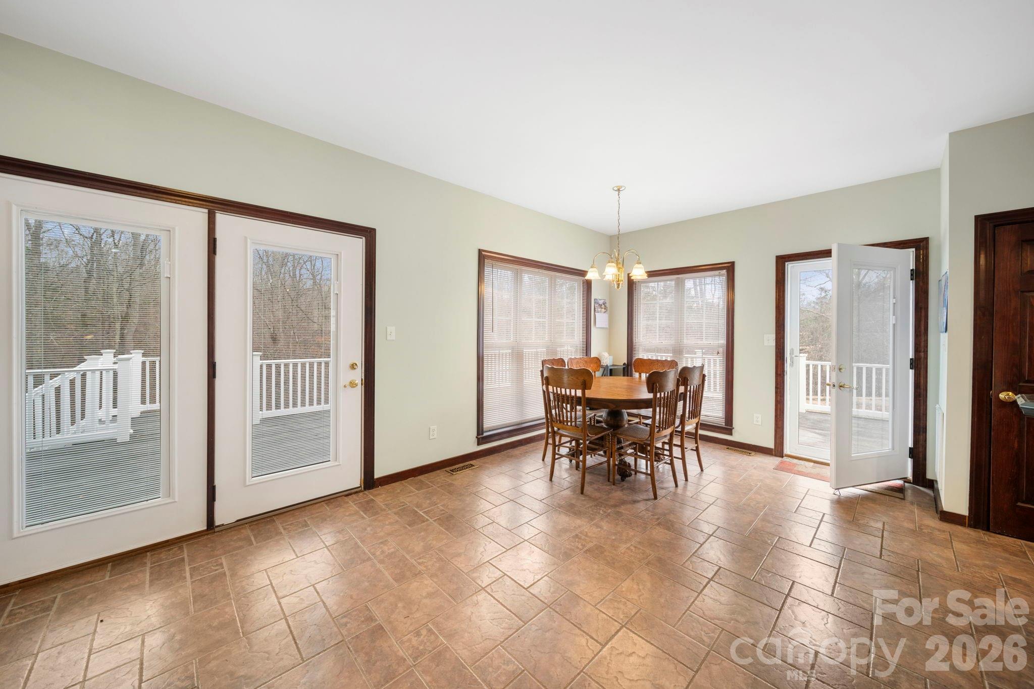 6650 Dellwood Drive Property Photo 7