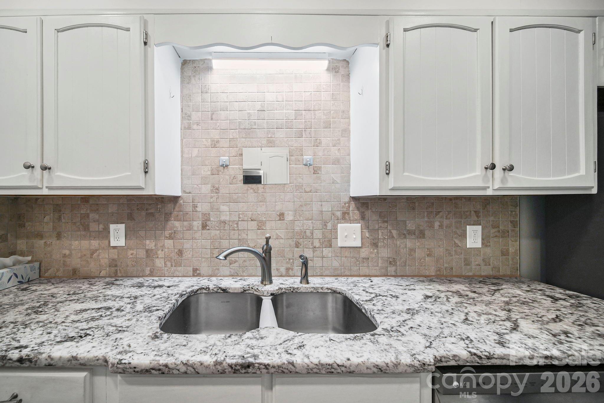 855 Nottingham Drive 65 Property Photo 6
