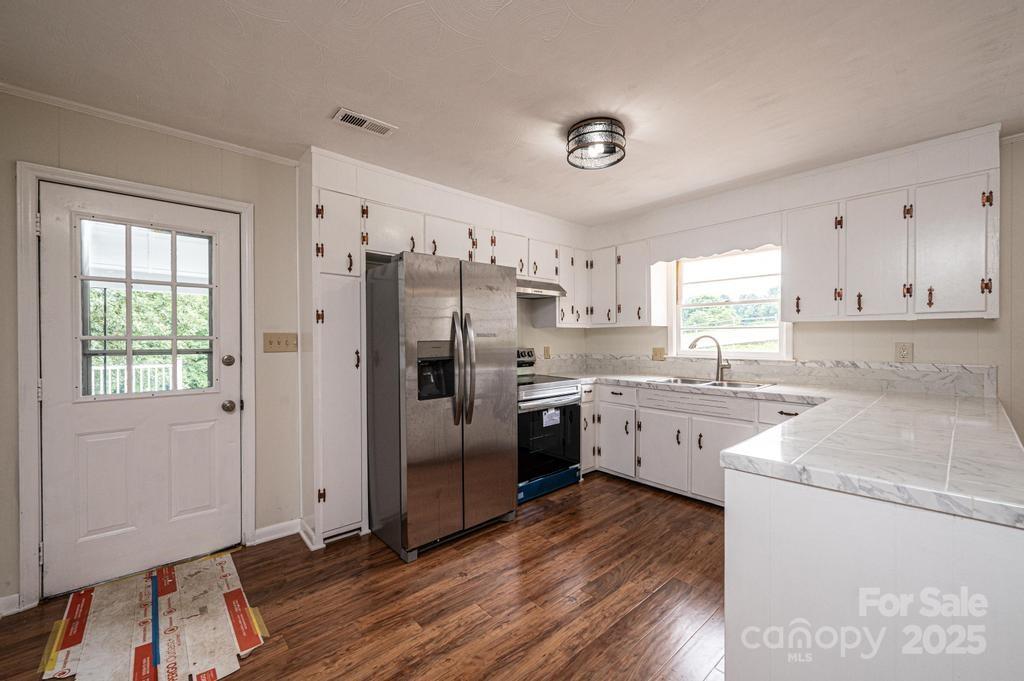 3398 Shamrock Heights Property Photo 8