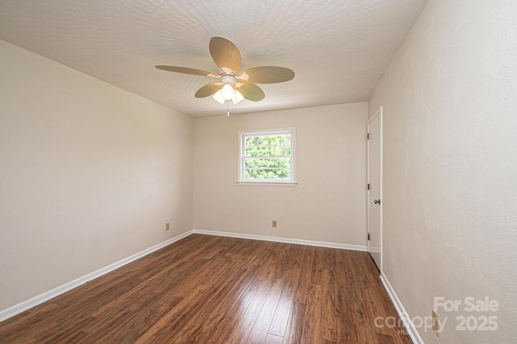 3398 Shamrock Heights Property Photo 20