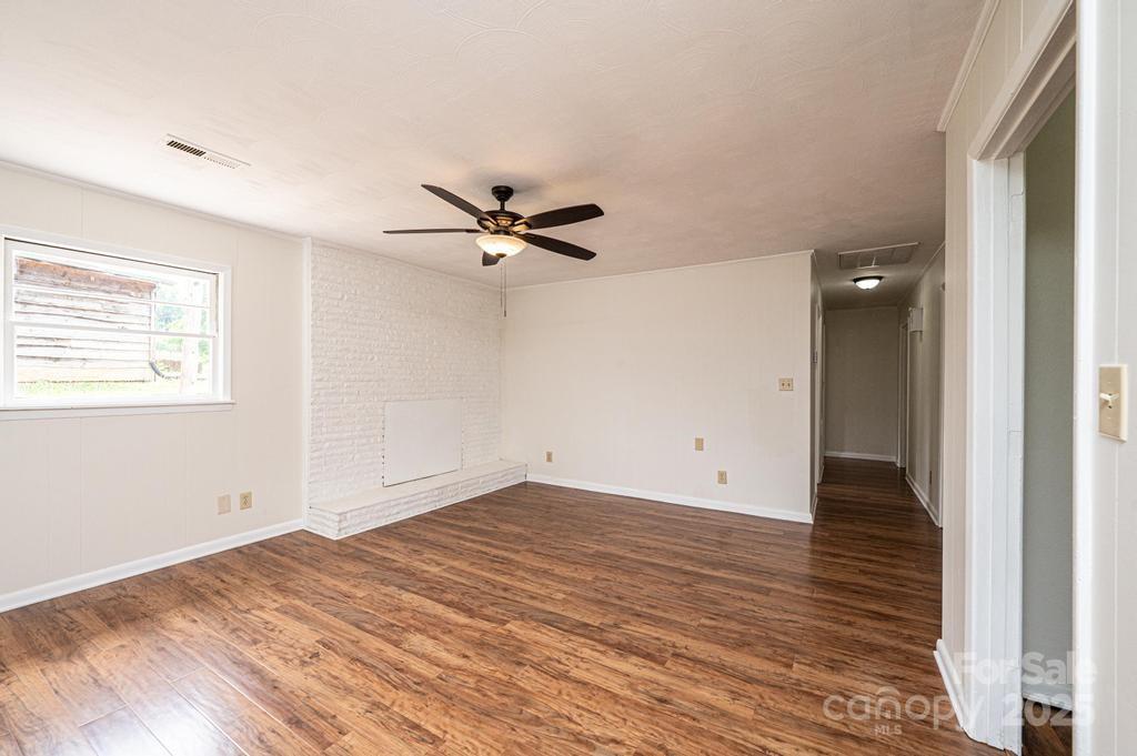 3398 Shamrock Heights Property Photo 21