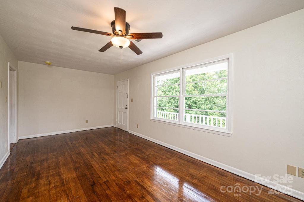 3398 Shamrock Heights Property Photo 22