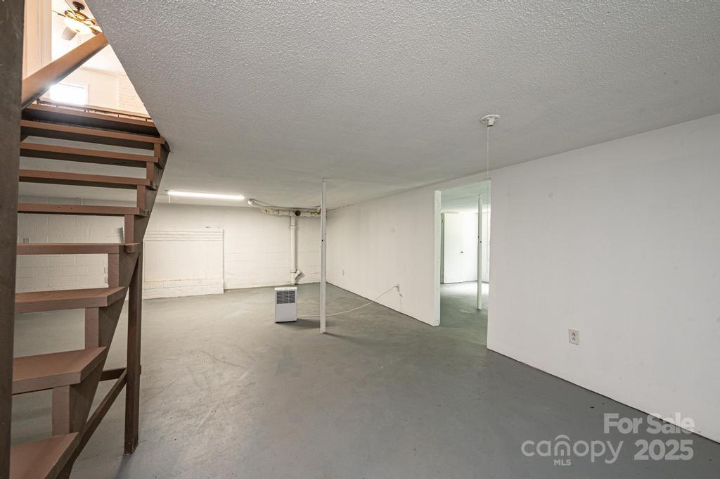 3398 Shamrock Heights Property Photo 27
