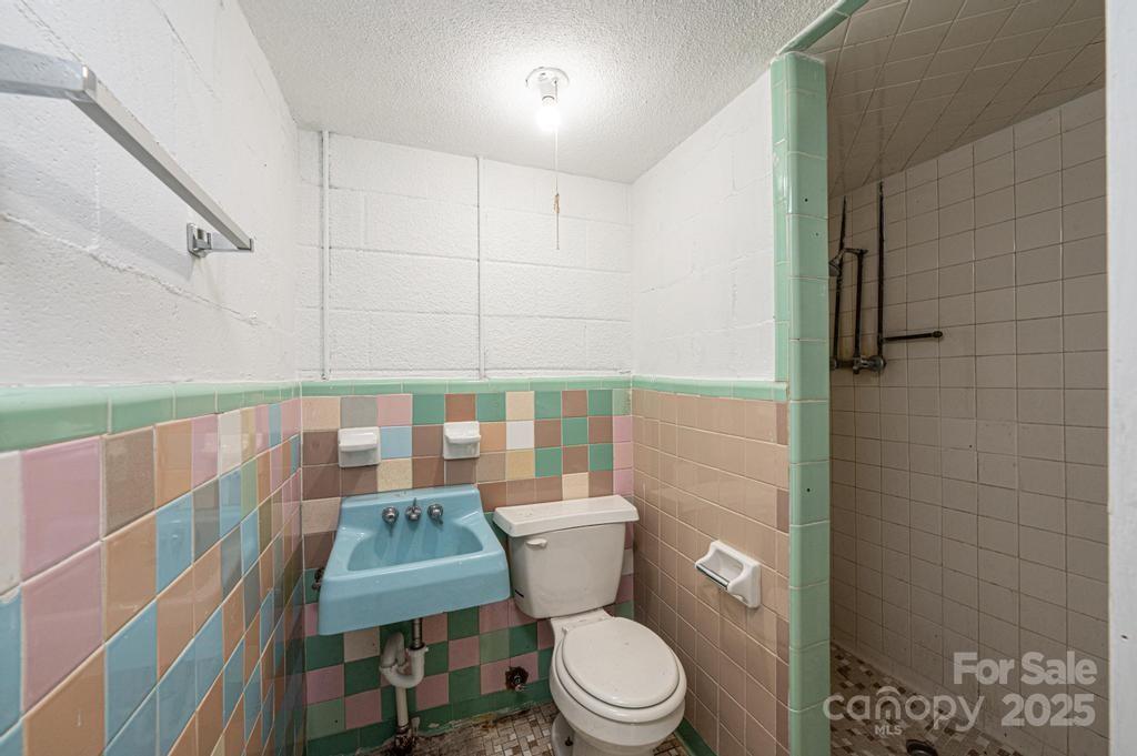 3398 Shamrock Heights Property Photo 28