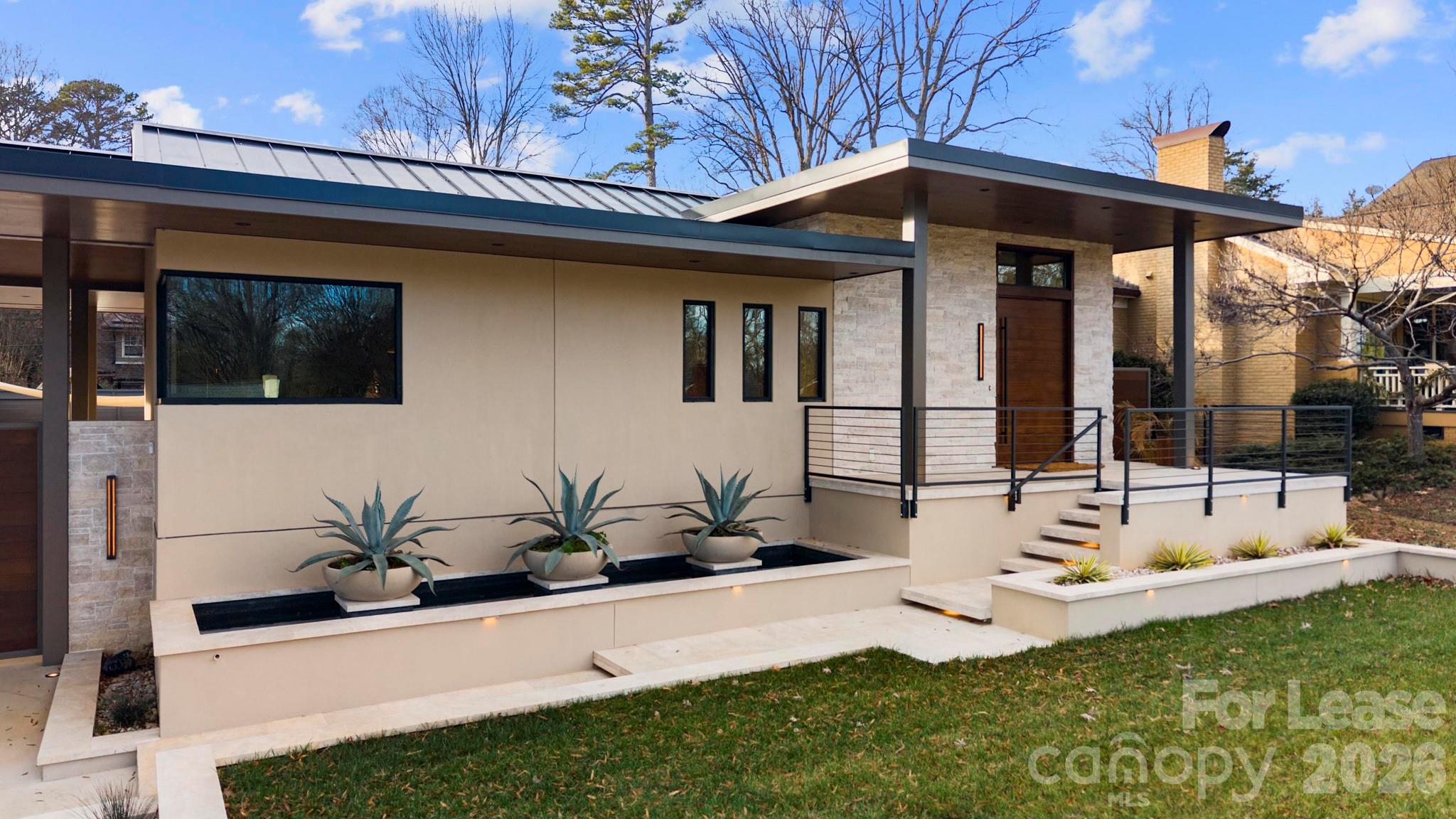 1709 Dearmon Drive Property Photo 2