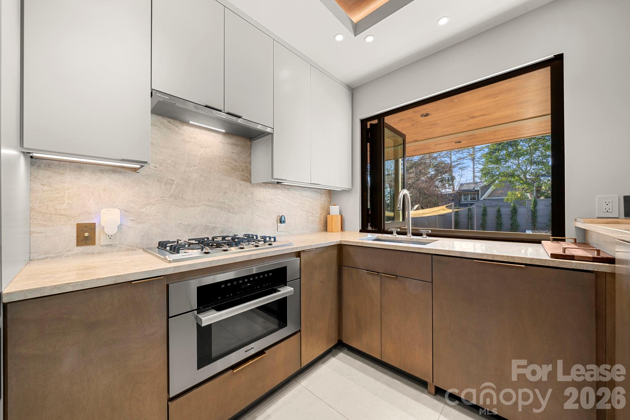 1709 Dearmon Drive Property Photo 12