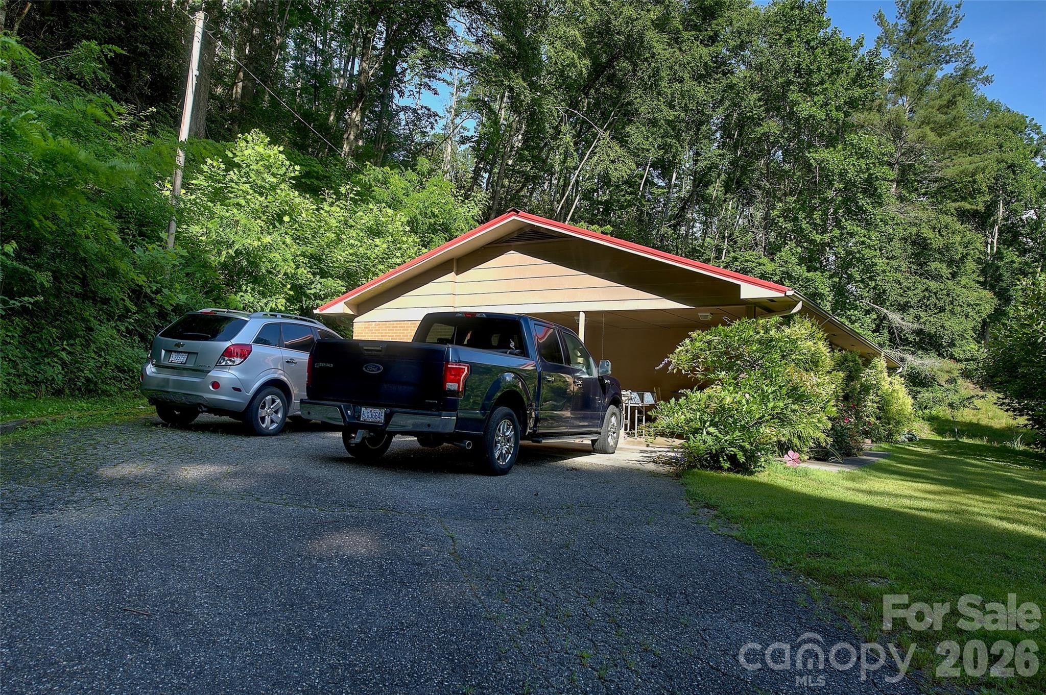 583 Deer Park Lake Road Property Photo 2