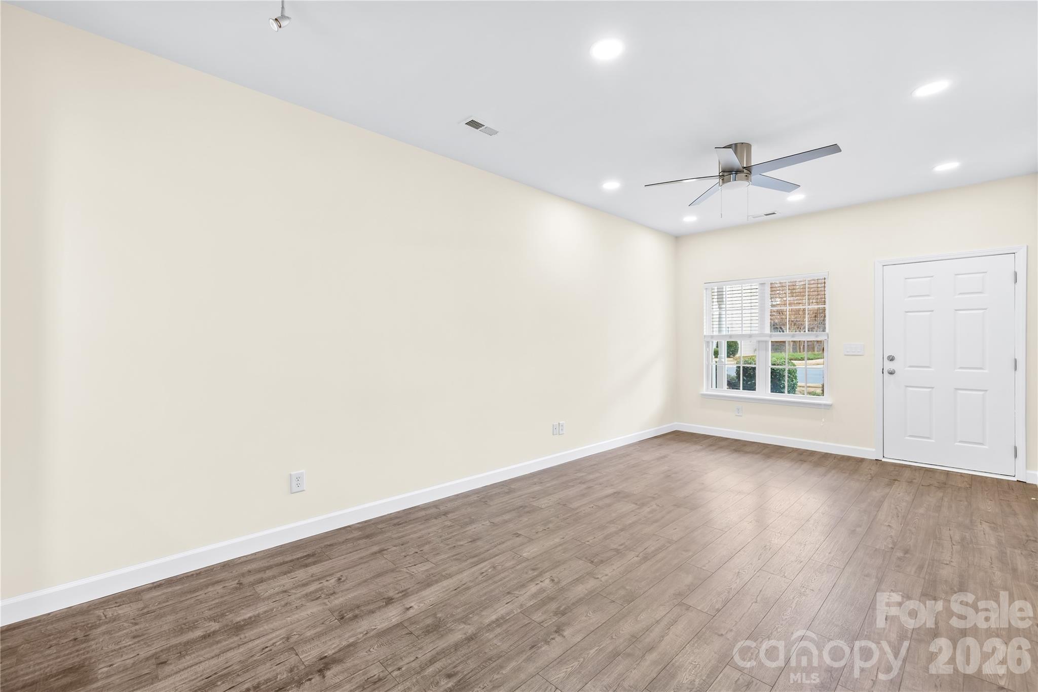15558 Stronvar House Lane Property Photo 5
