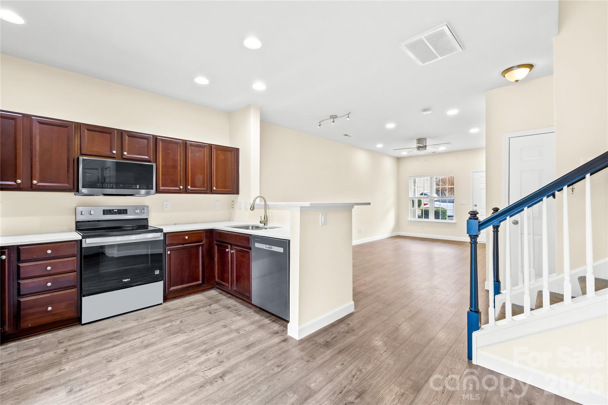 15558 Stronvar House Lane Property Photo 12