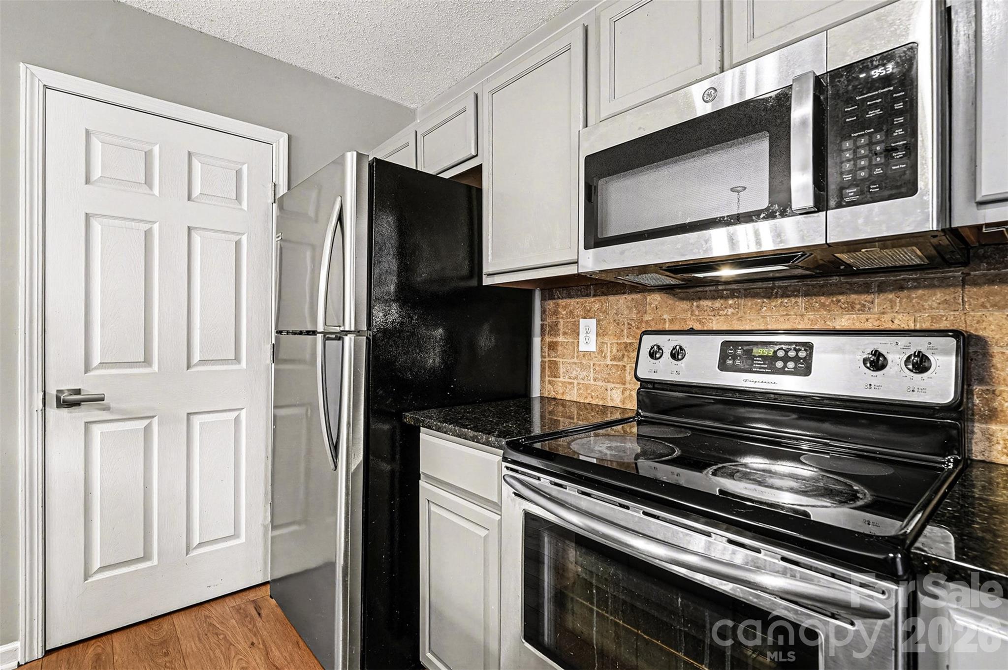1825 Birch Heights Court Property Photo 4