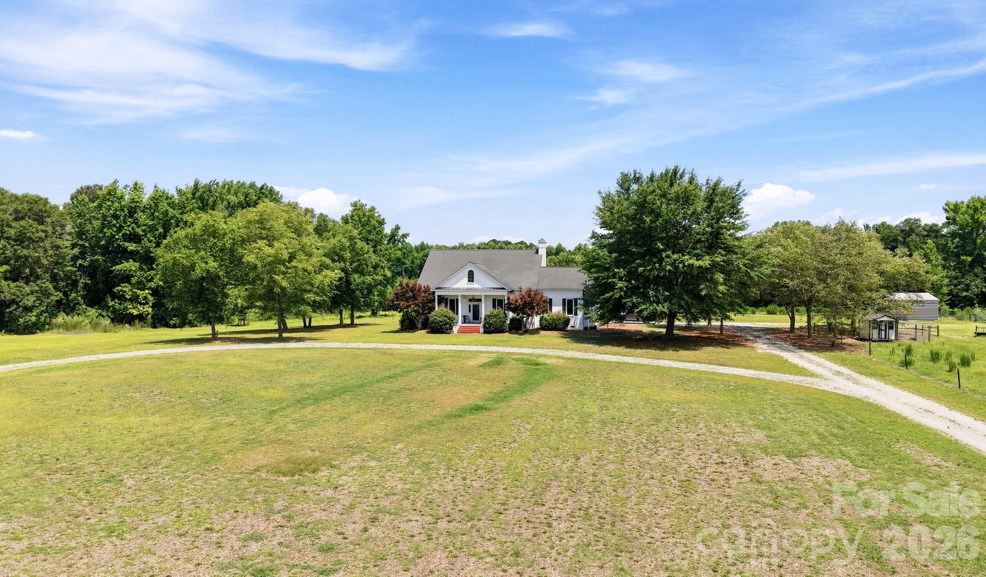 1004 Four Mile Loop Property Photo 3