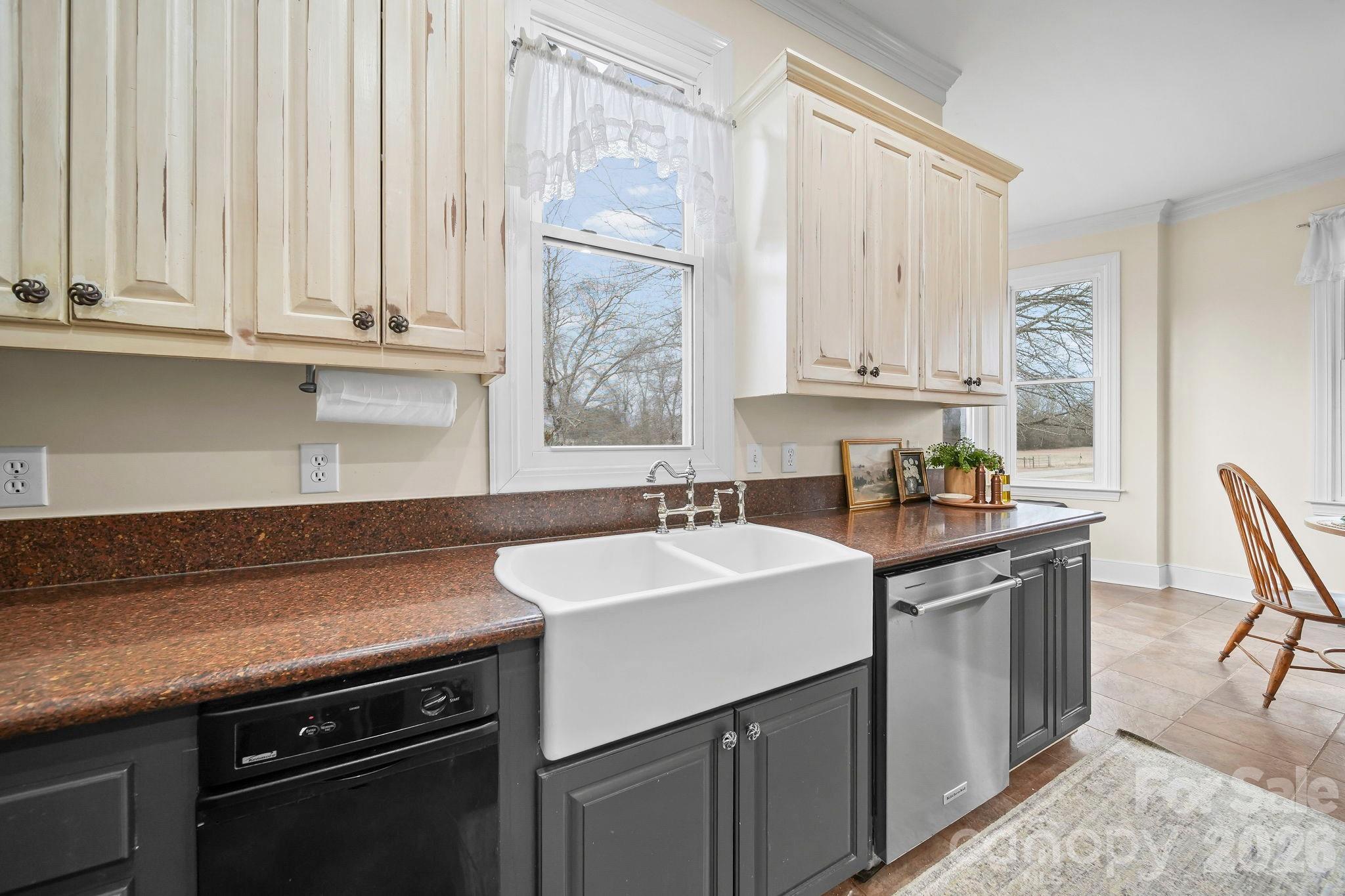 1004 Four Mile Loop Property Photo 7