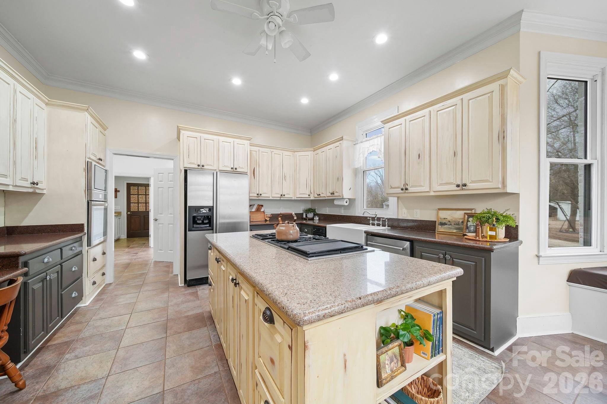 1004 Four Mile Loop Property Photo 8