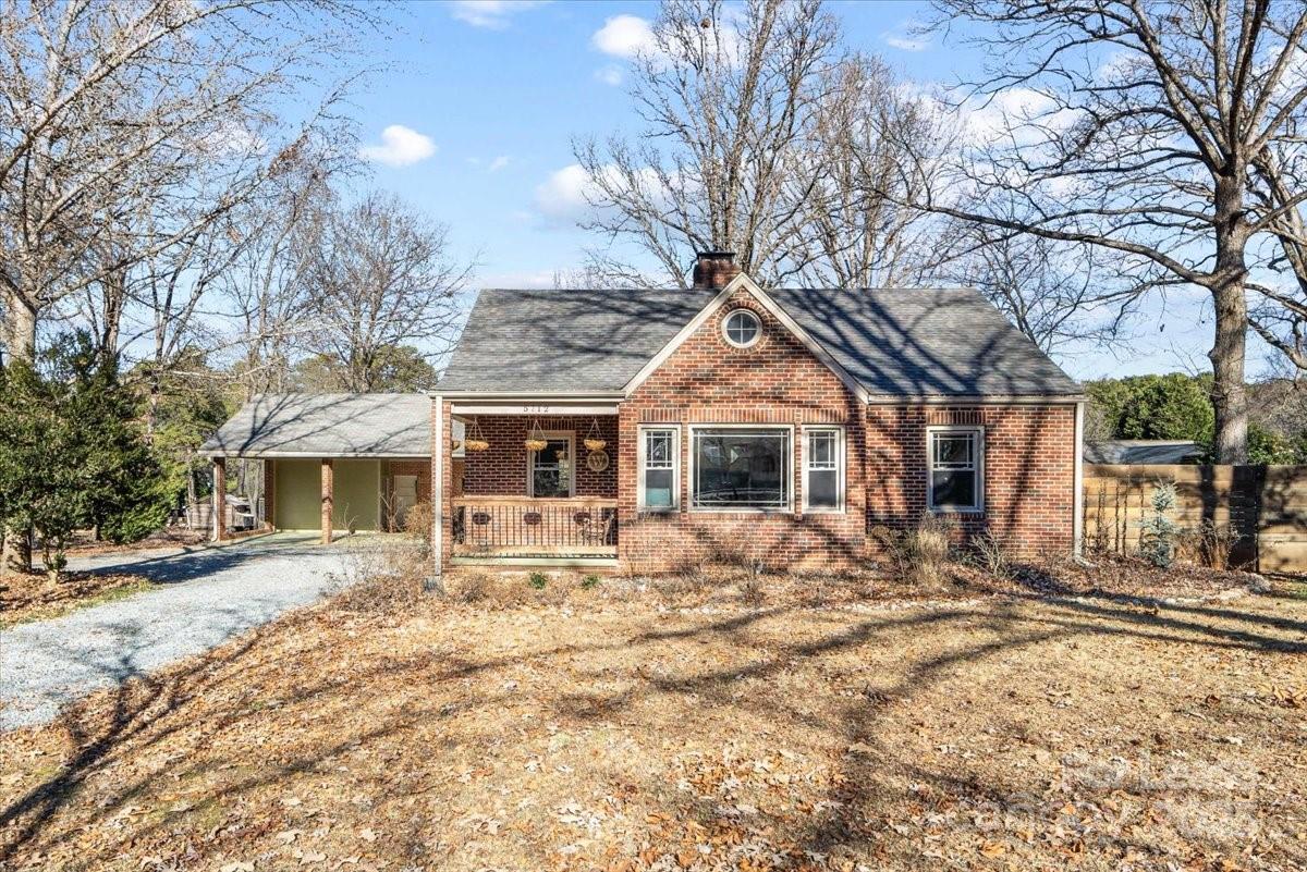 5712 Oak Drive Property Photo 1