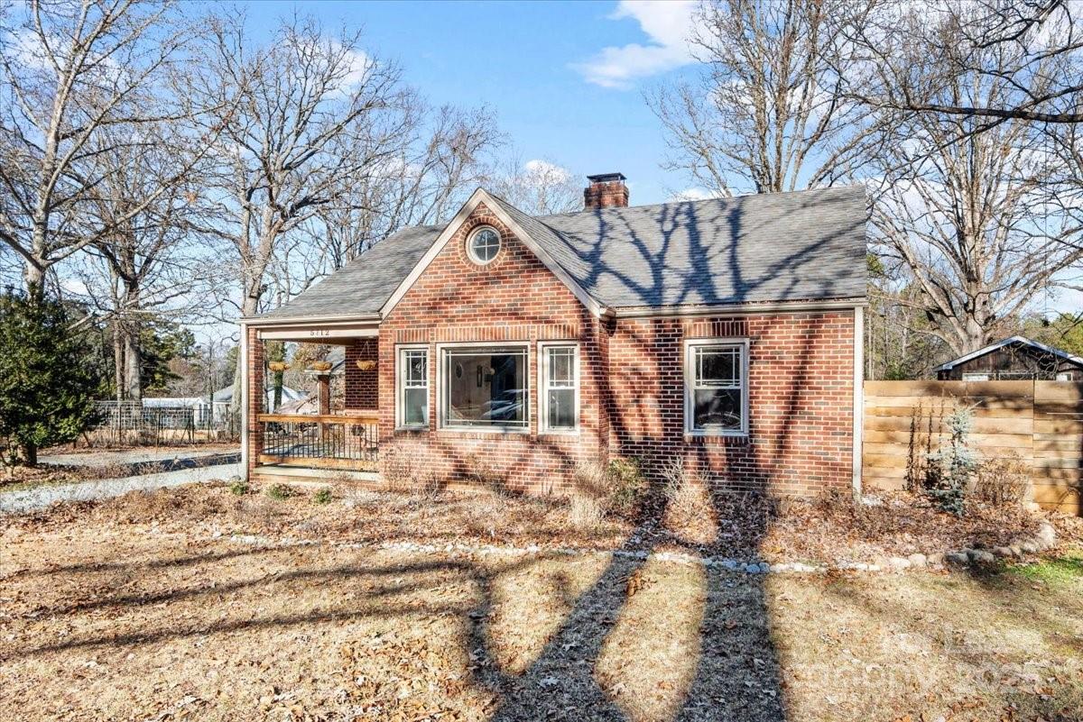 5712 Oak Drive Property Photo 2