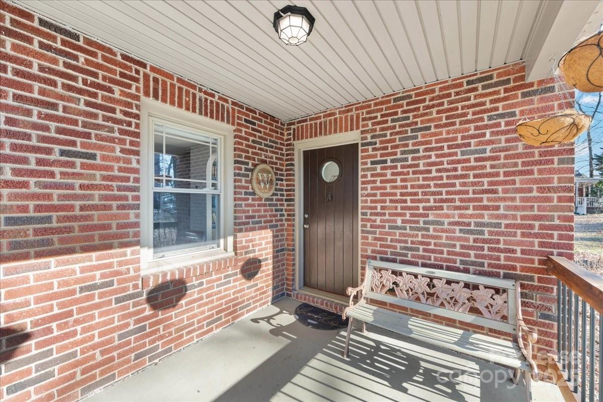 5712 Oak Drive Property Photo 4
