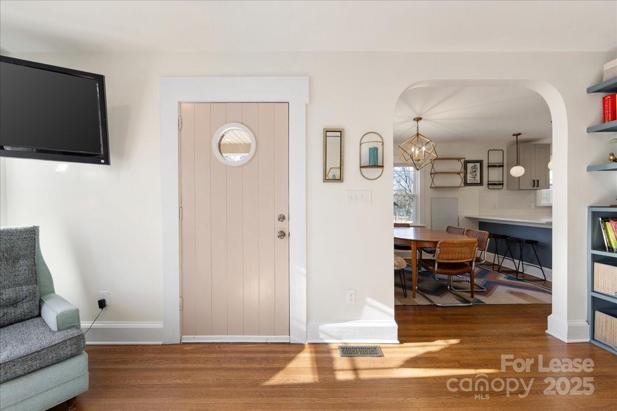 5712 Oak Drive Property Photo 5