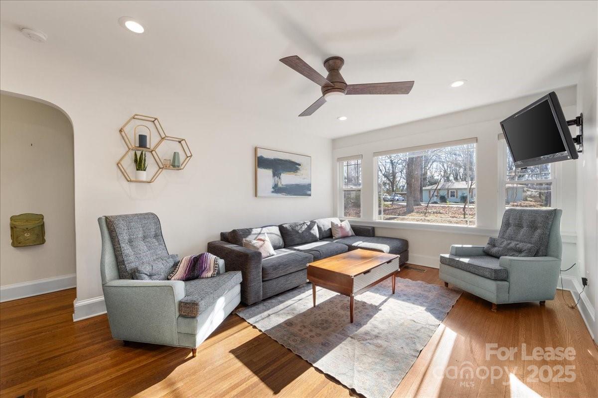 5712 Oak Drive Property Photo 6