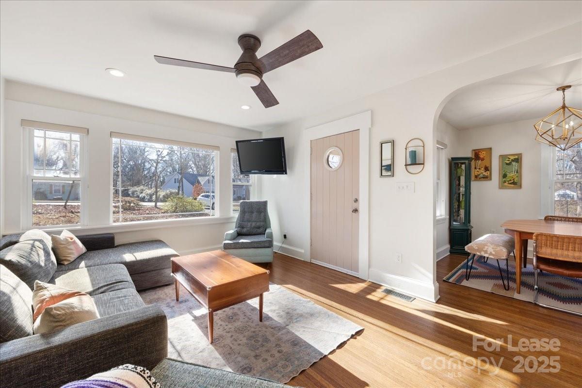 5712 Oak Drive Property Photo 7