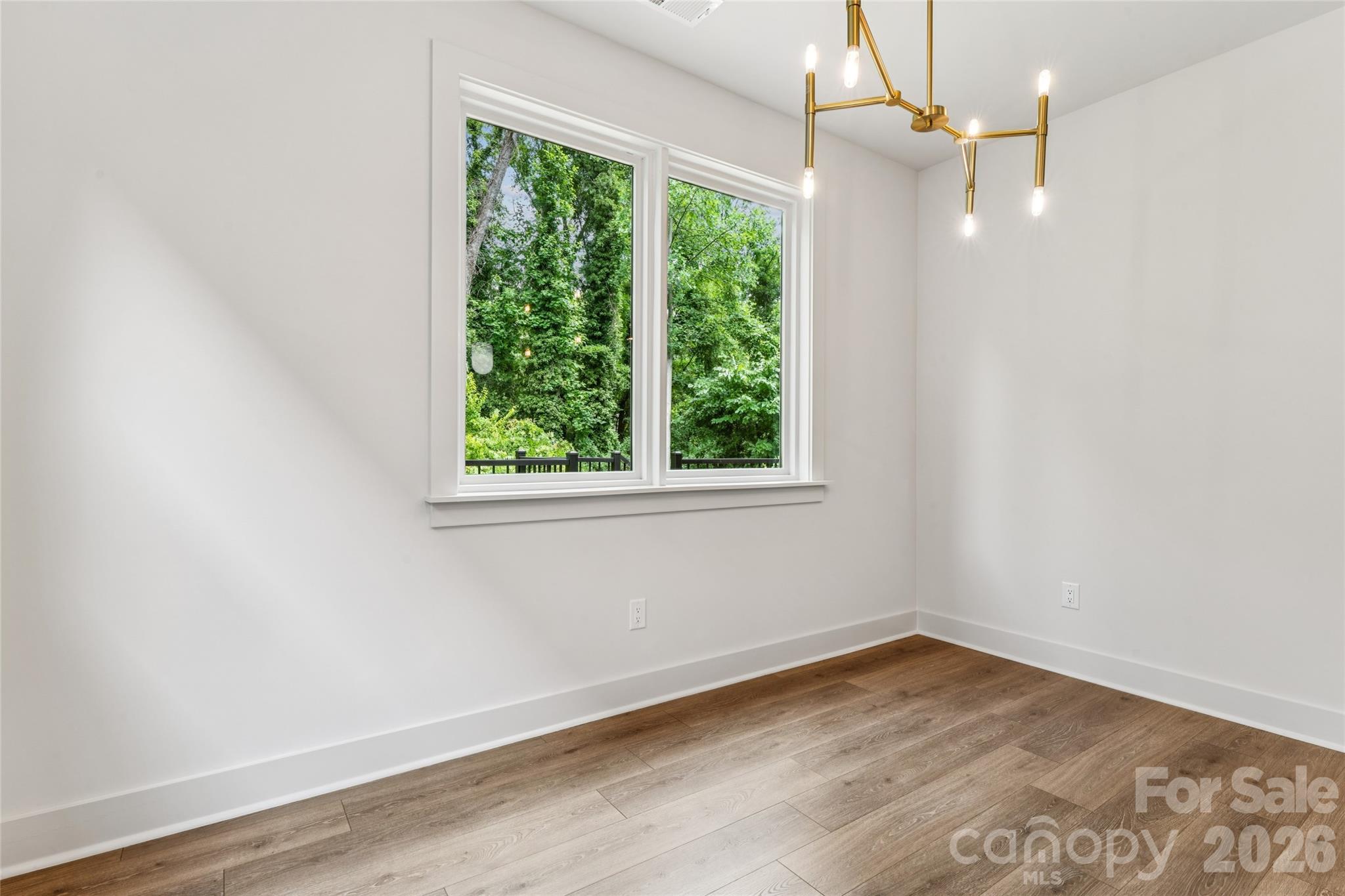 2412 Crestview Drive Property Photo 14