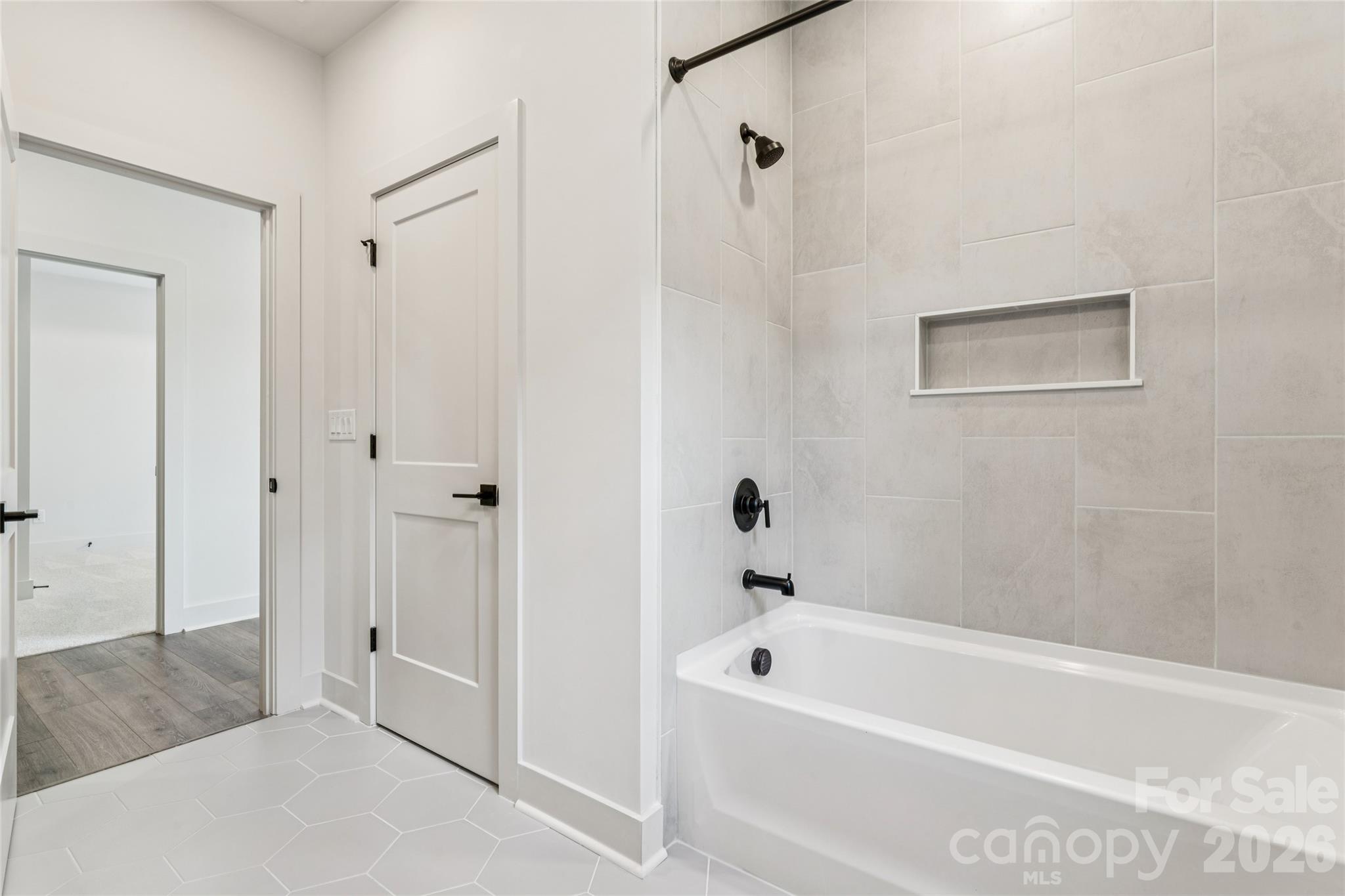 2412 Crestview Drive Property Photo 20