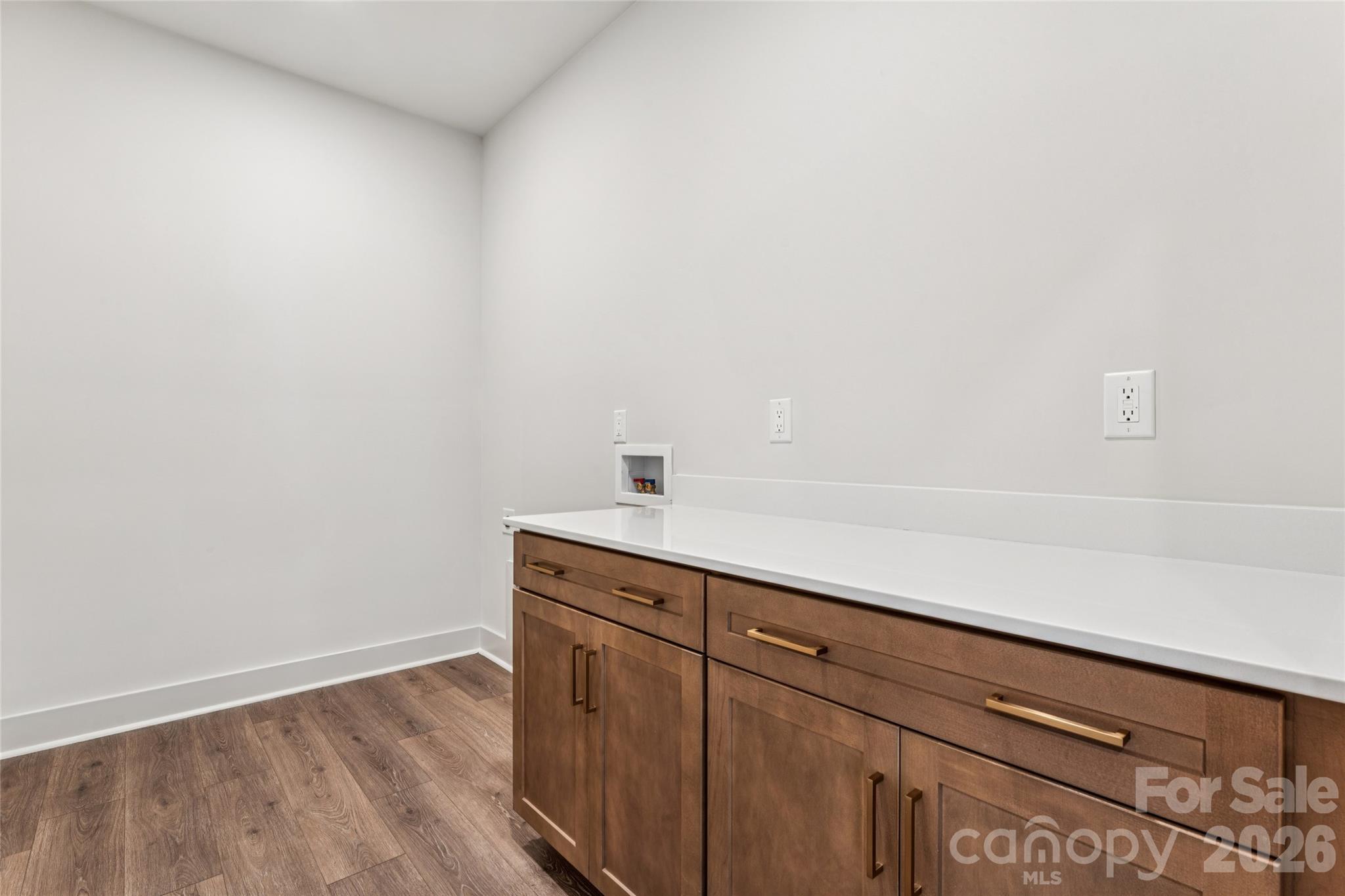 2412 Crestview Drive Property Photo 23