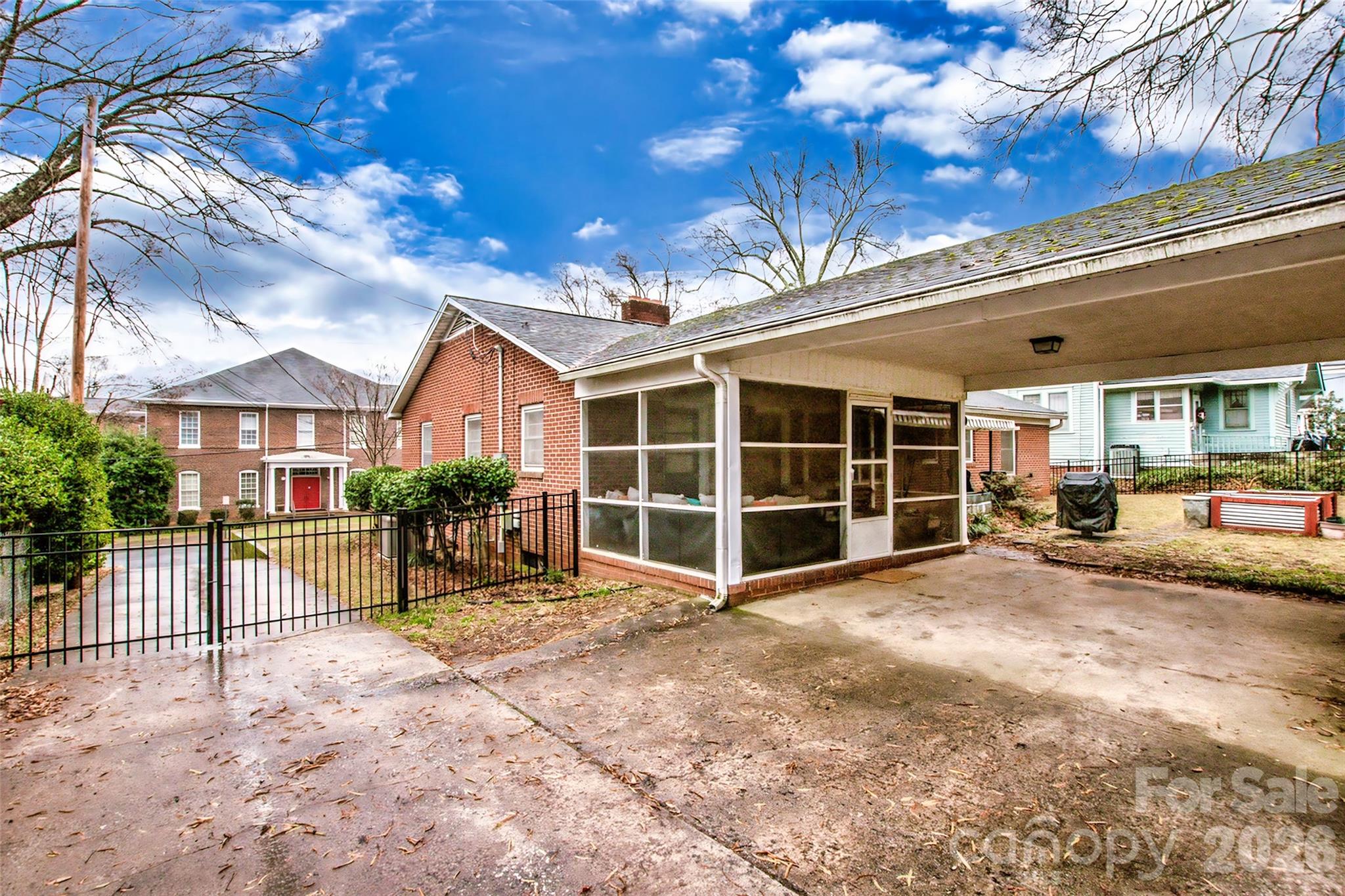 516 S Mulberry Street Property Photo 3
