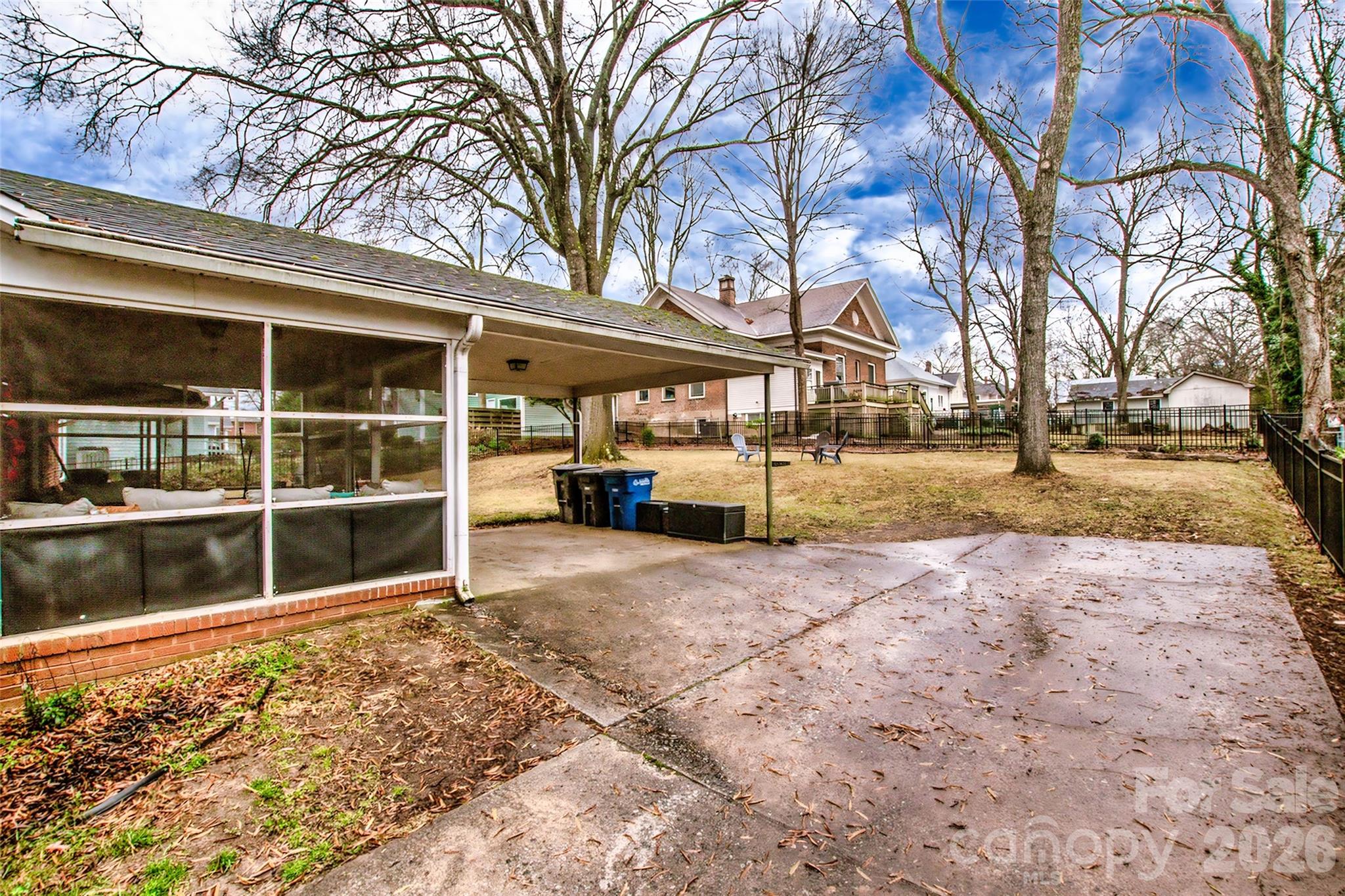 516 S Mulberry Street Property Photo 5