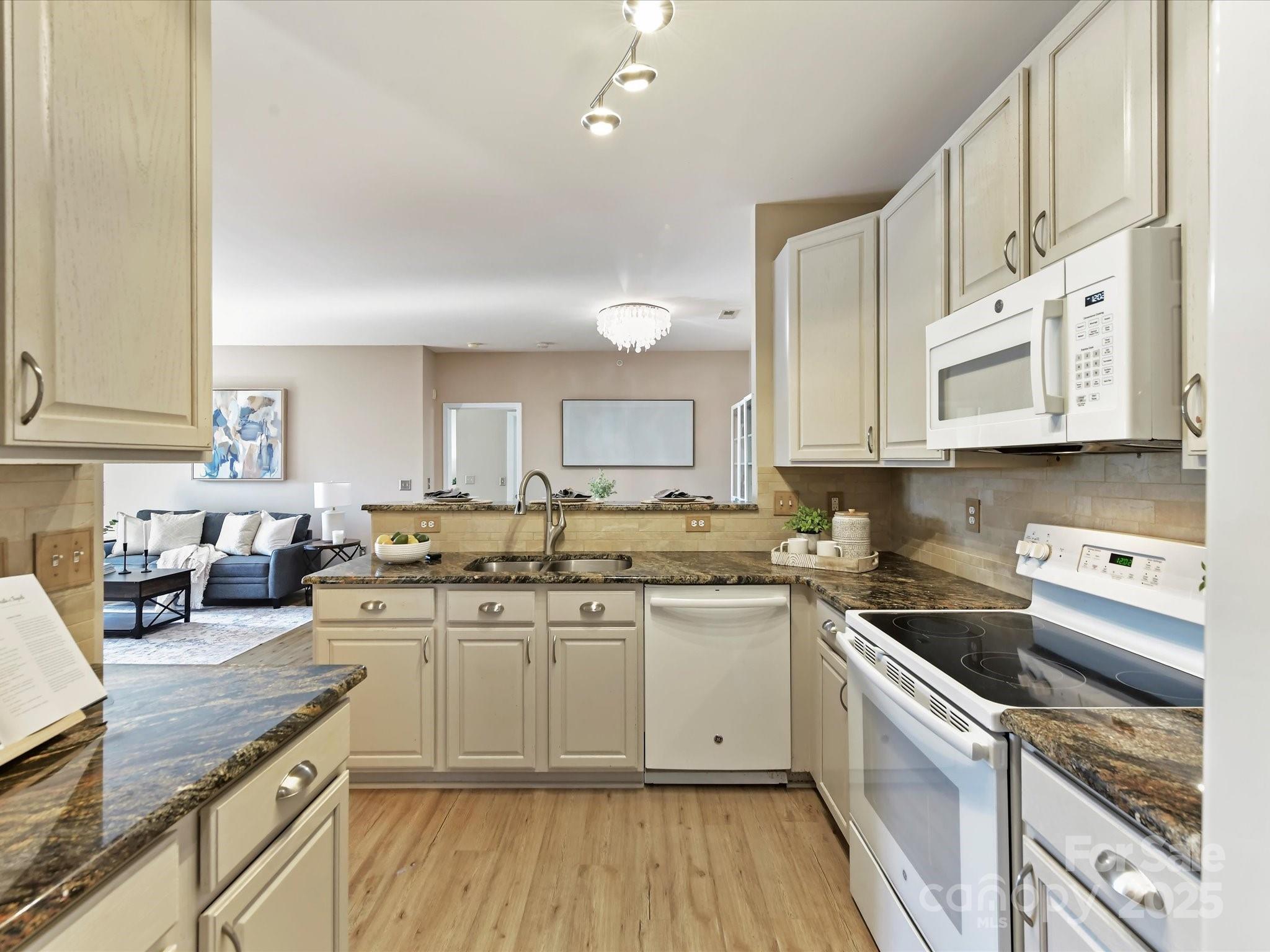 19763 Deer Valley Drive Property Photo 10