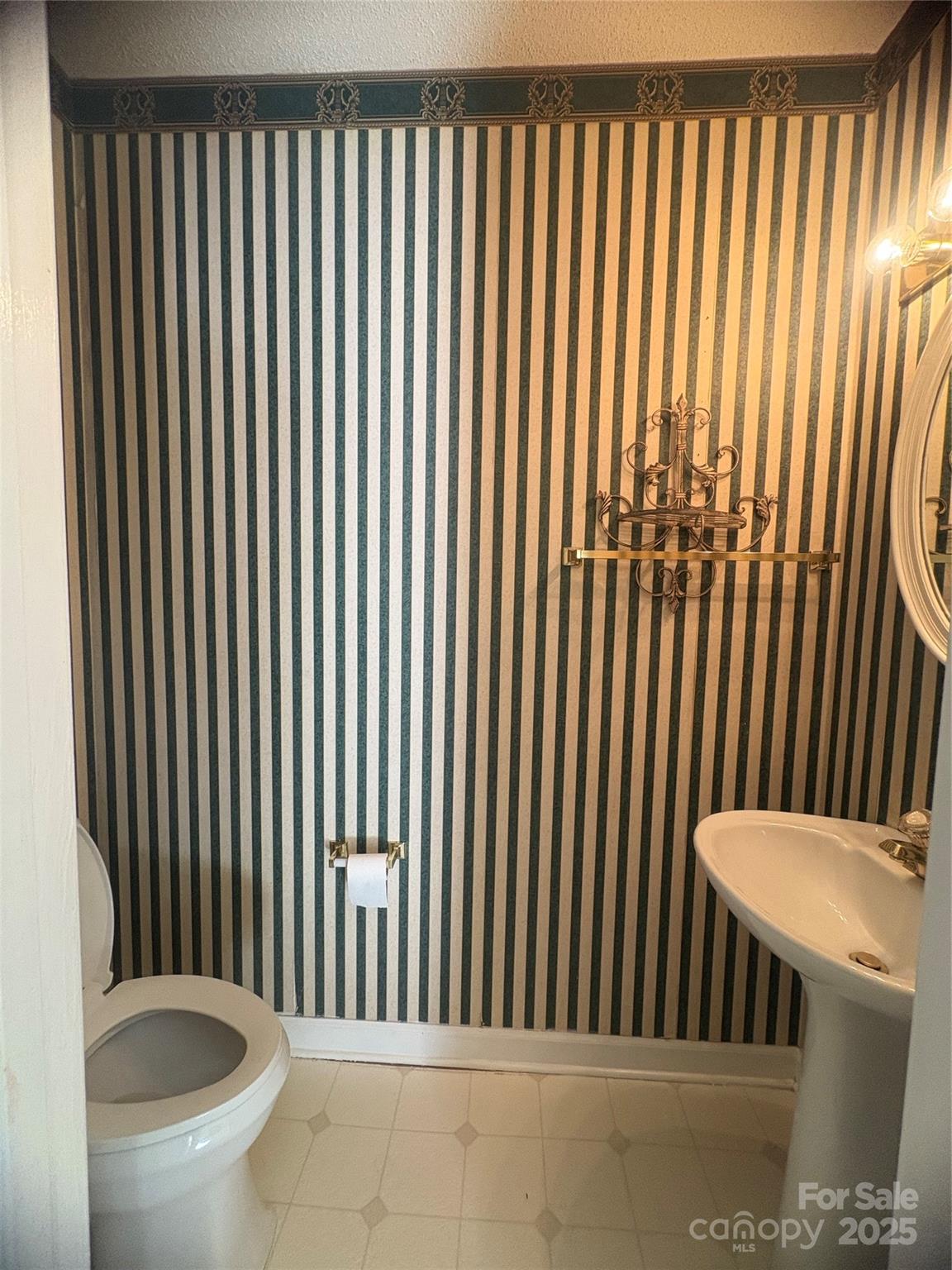 5828 Swanston Drive Property Photo 8