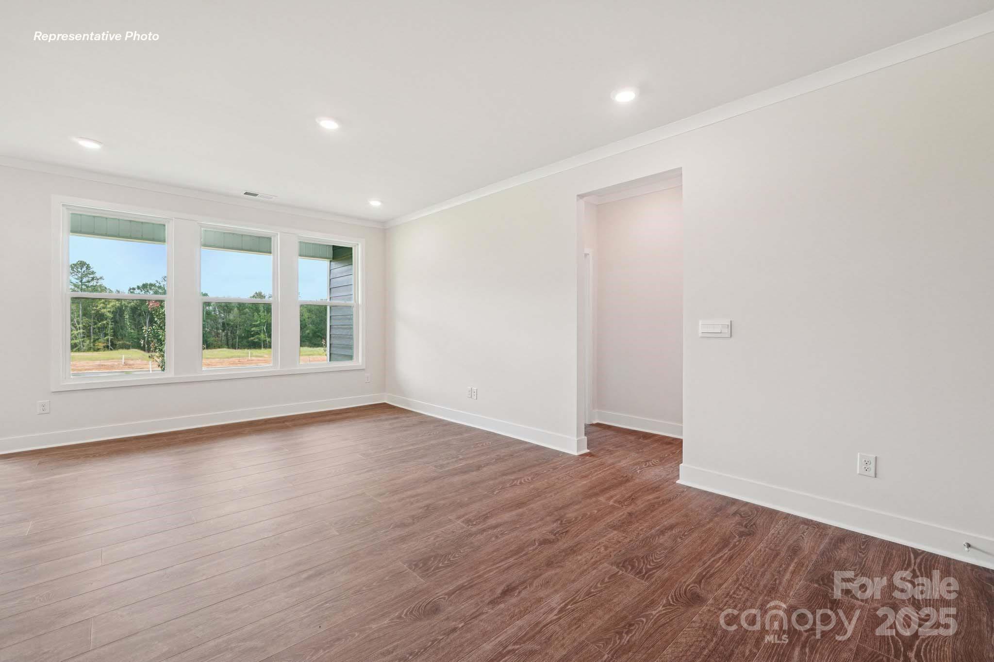 2123 Skyhawk Drive Property Photo 4