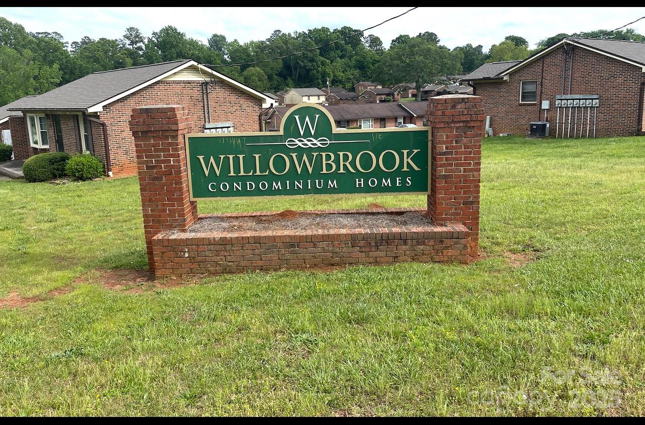 484 Willow Spring Lane A Property Photo 2