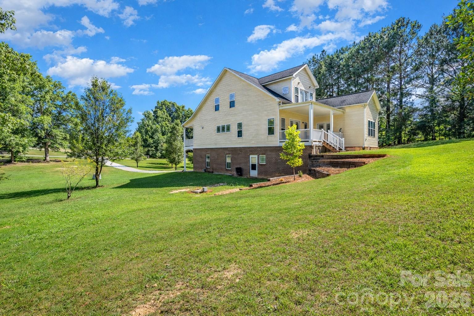 556 Peaceful Creek Drive Property Photo 3