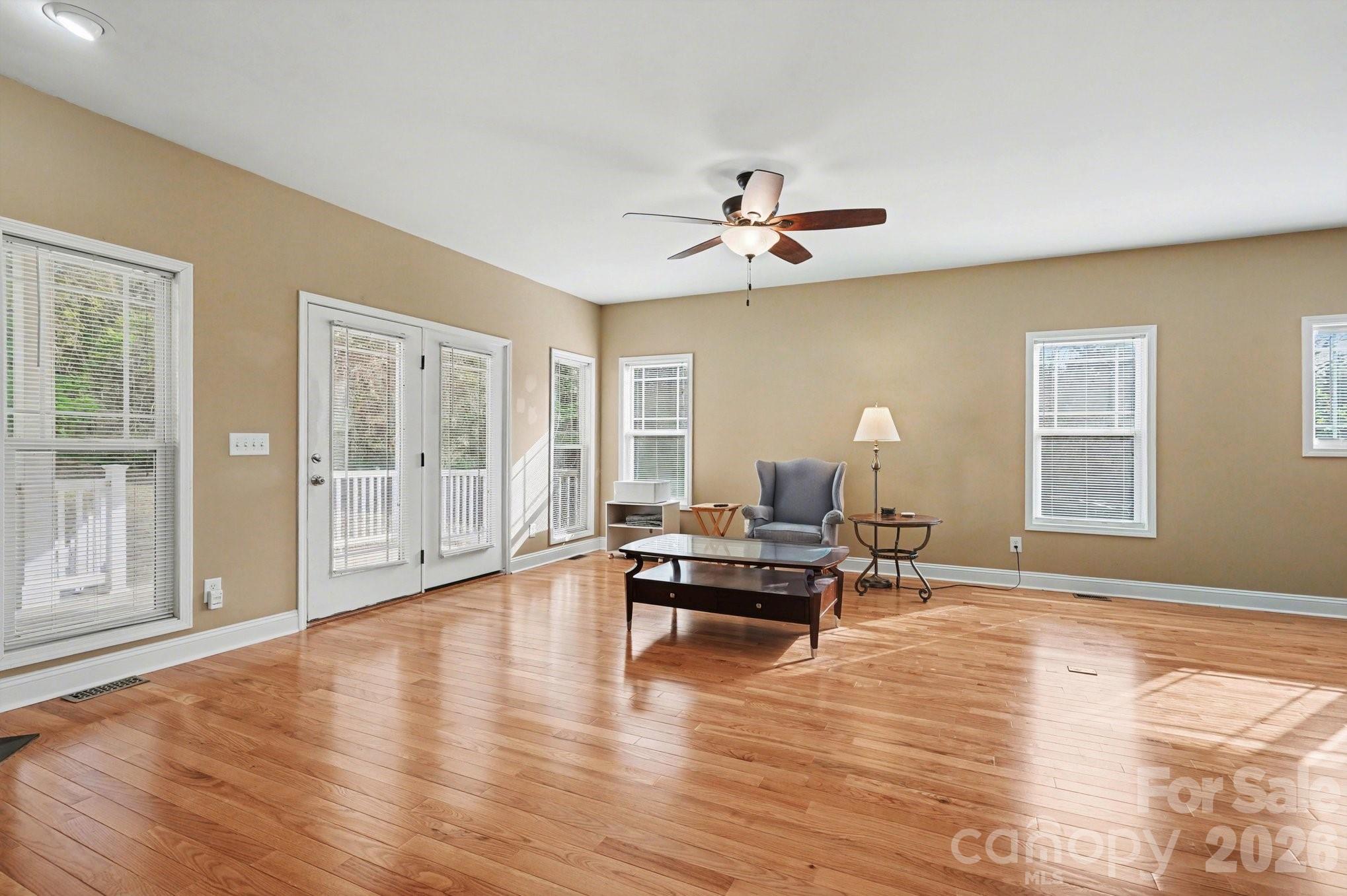 556 Peaceful Creek Drive Property Photo 6