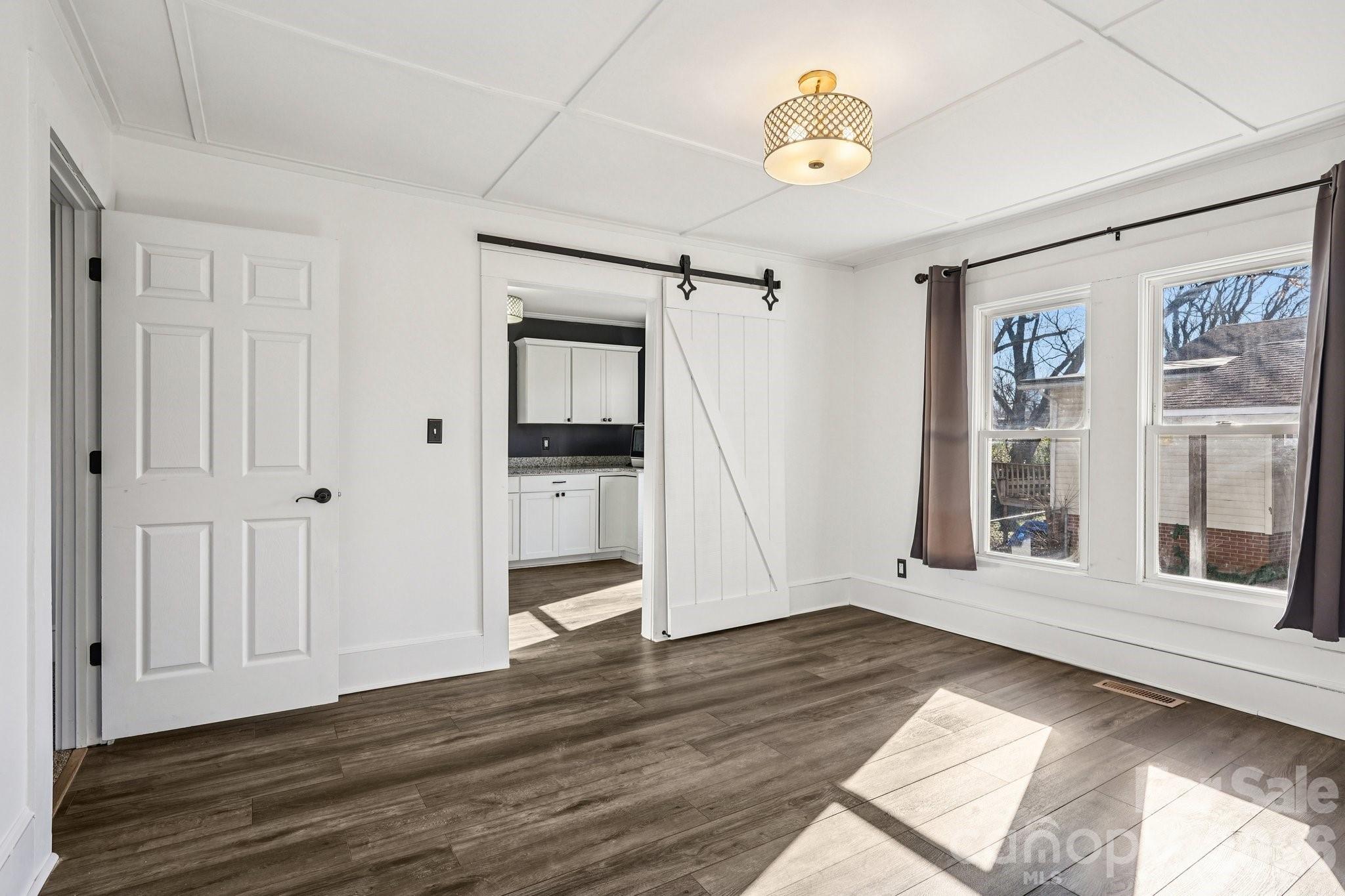604 Fairview Street Property Photo 8
