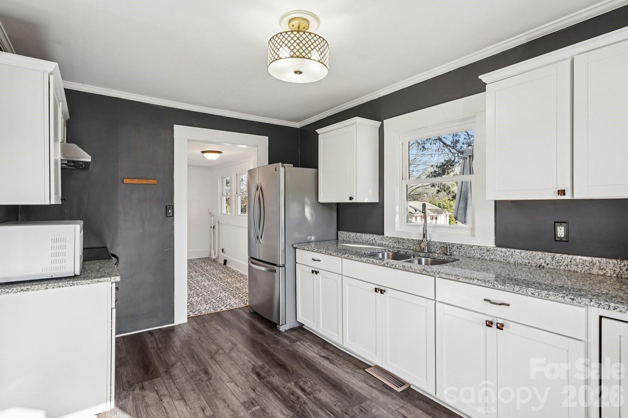 604 Fairview Street Property Photo 12
