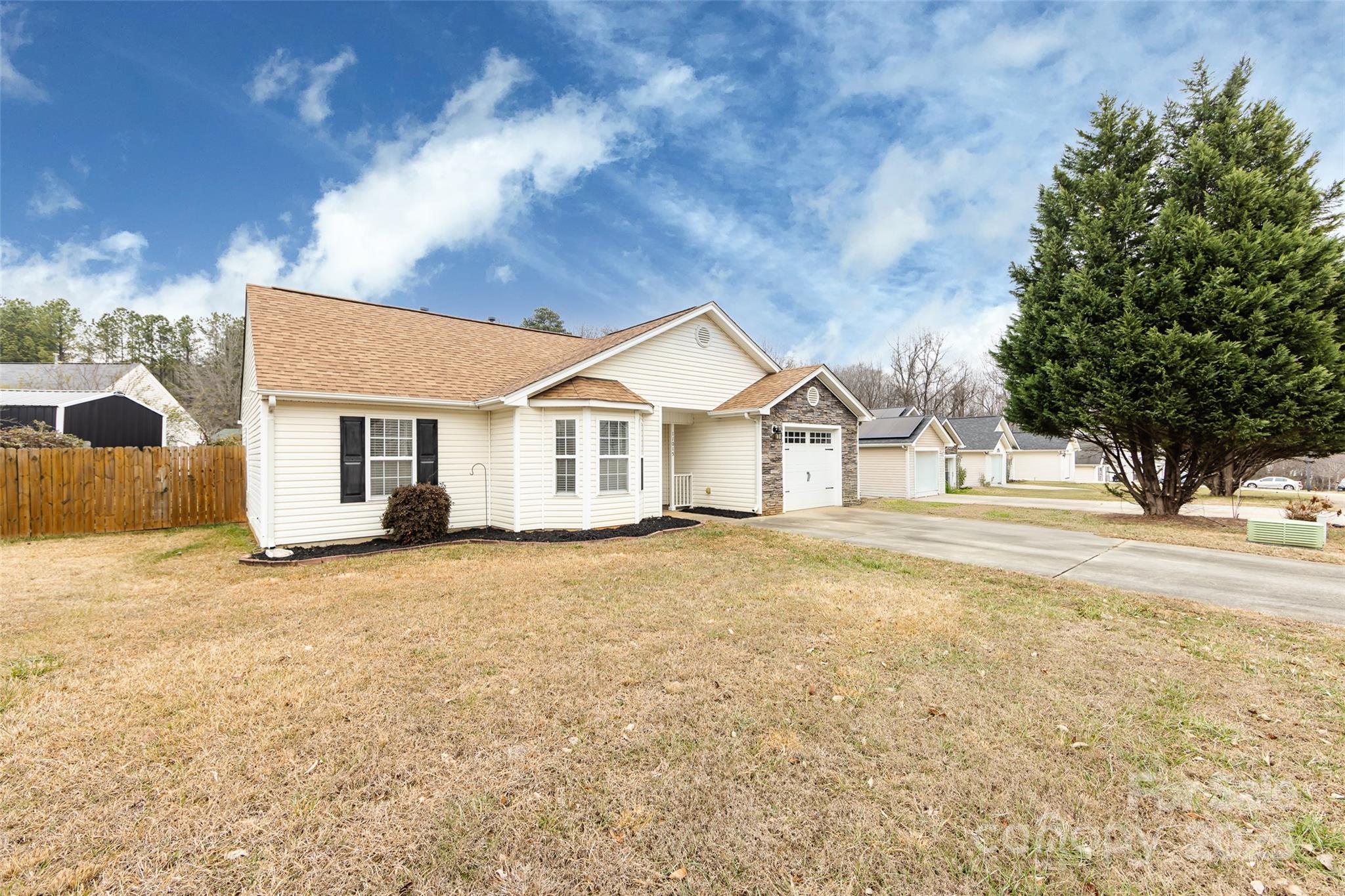 11015 Olde English Drive Property Photo 4