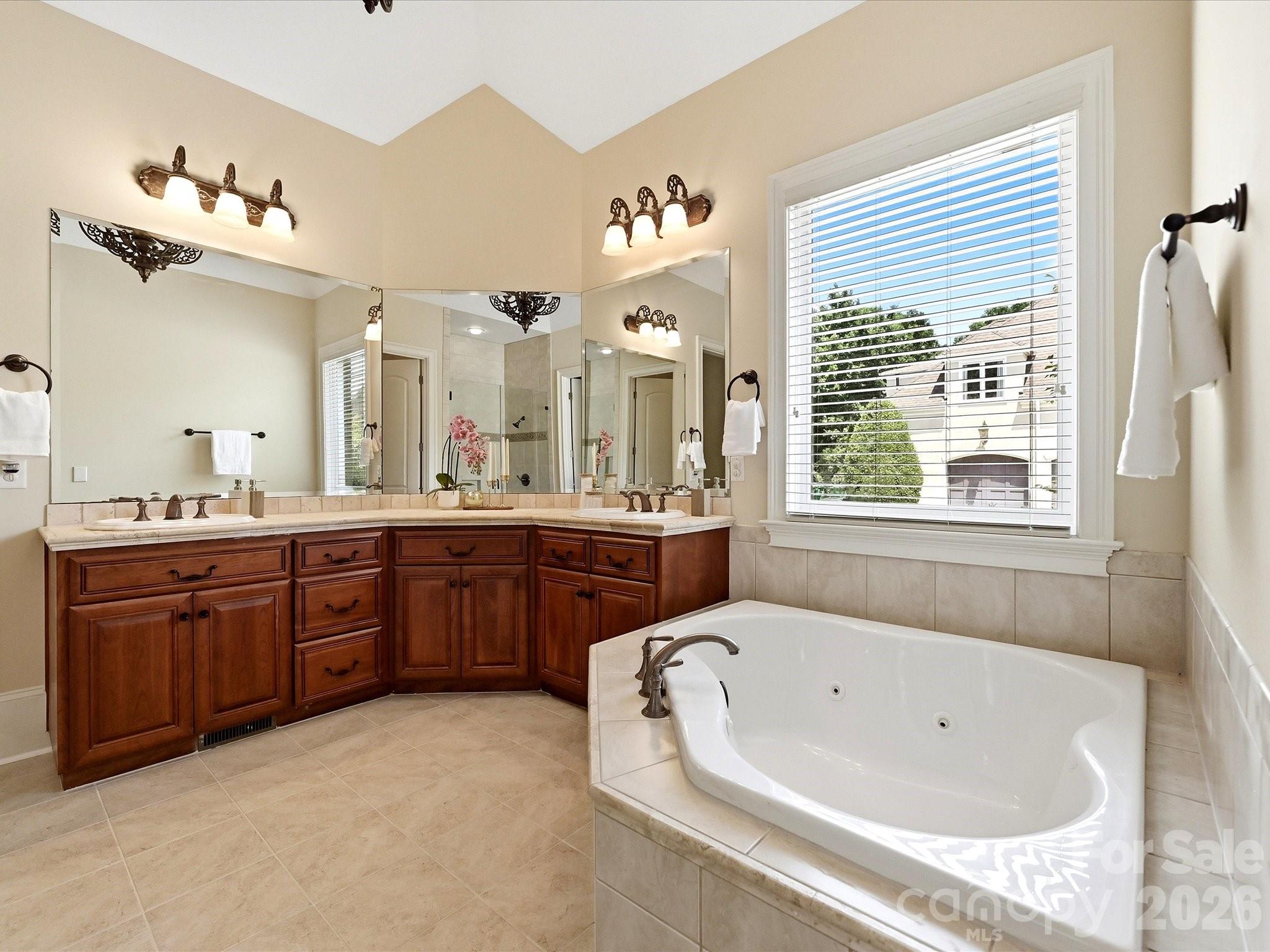 6806 Larrisa Court Property Photo 25