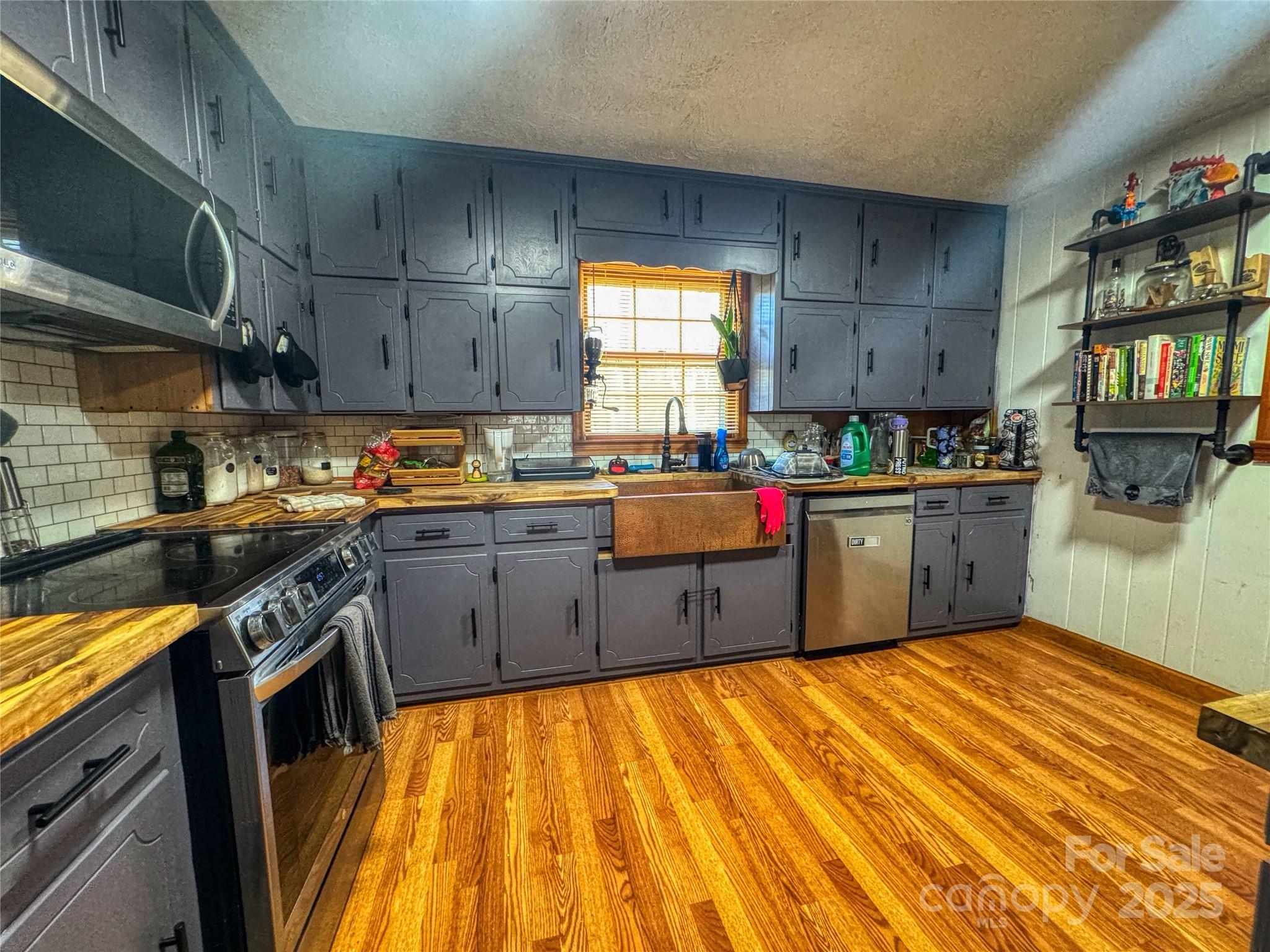195 S Claybon Drive Property Photo 10