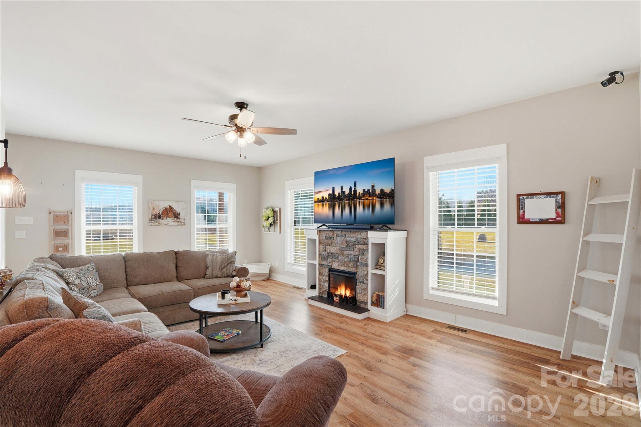 16659 Five Point Road Property Photo 4