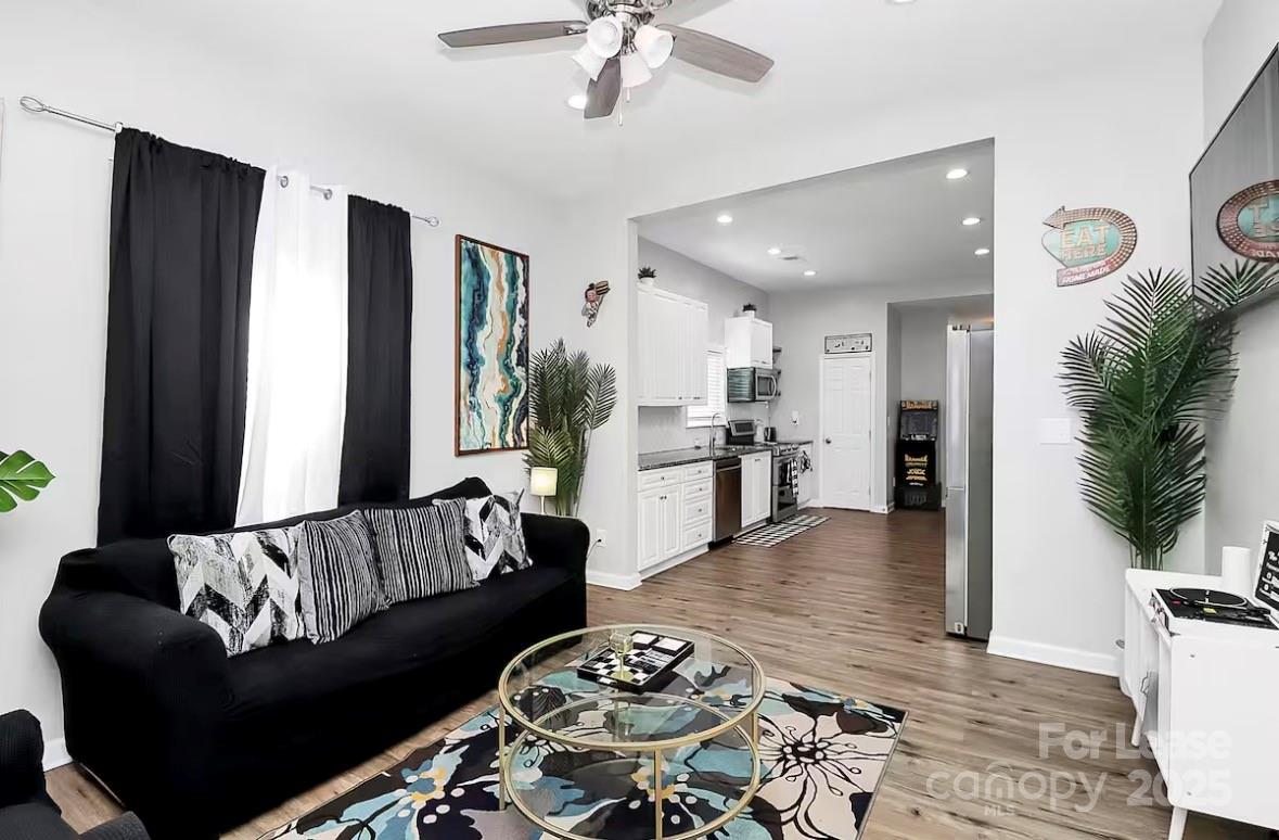 1806 Vinton Street Property Photo 2