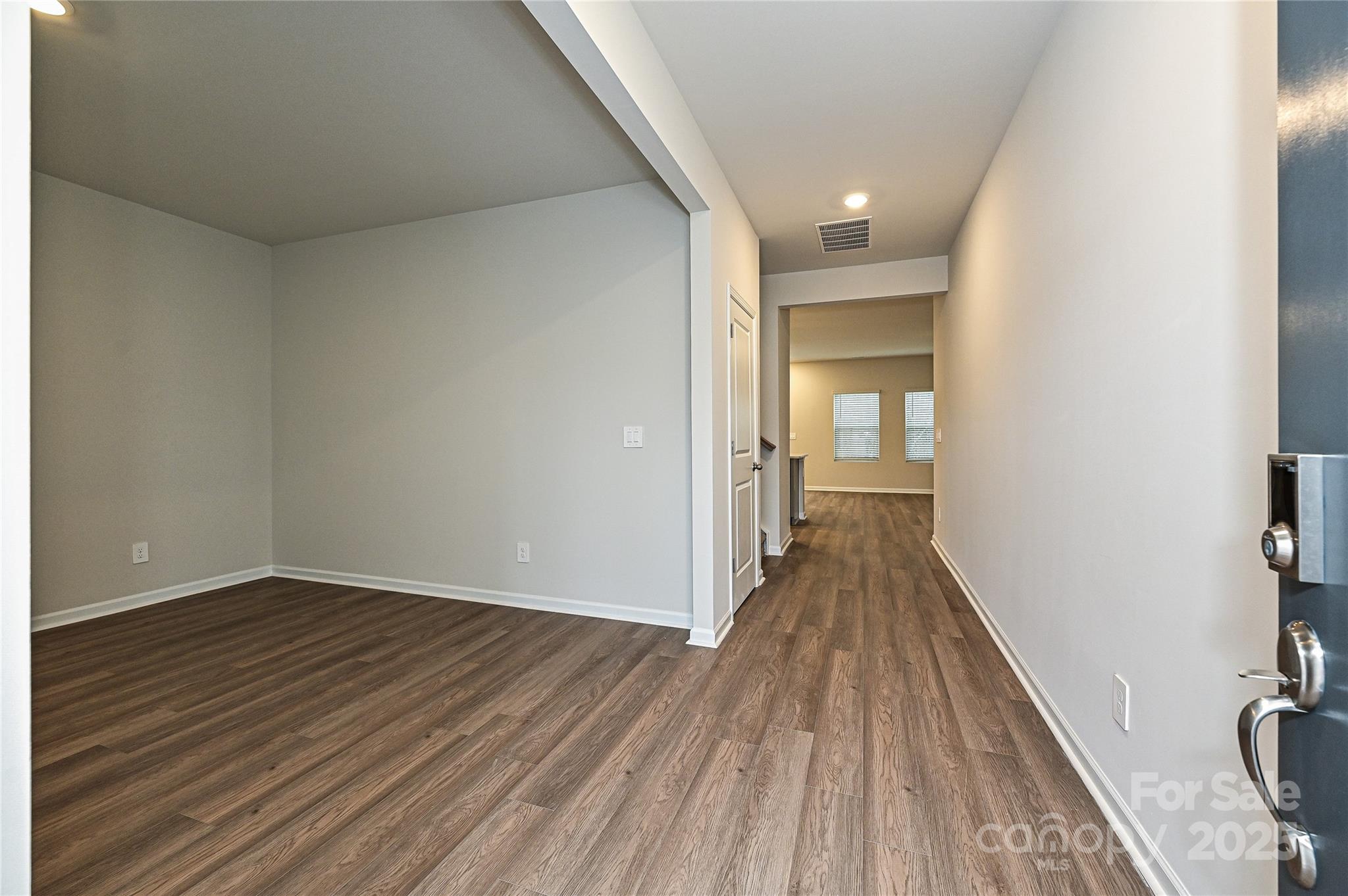 2101 Sunflower Circle Property Photo 2
