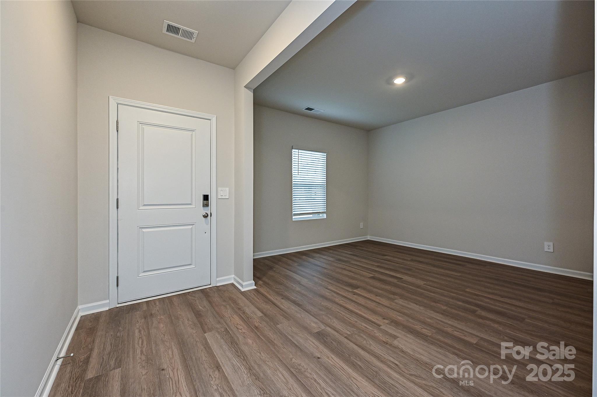 2101 Sunflower Circle Property Photo 3