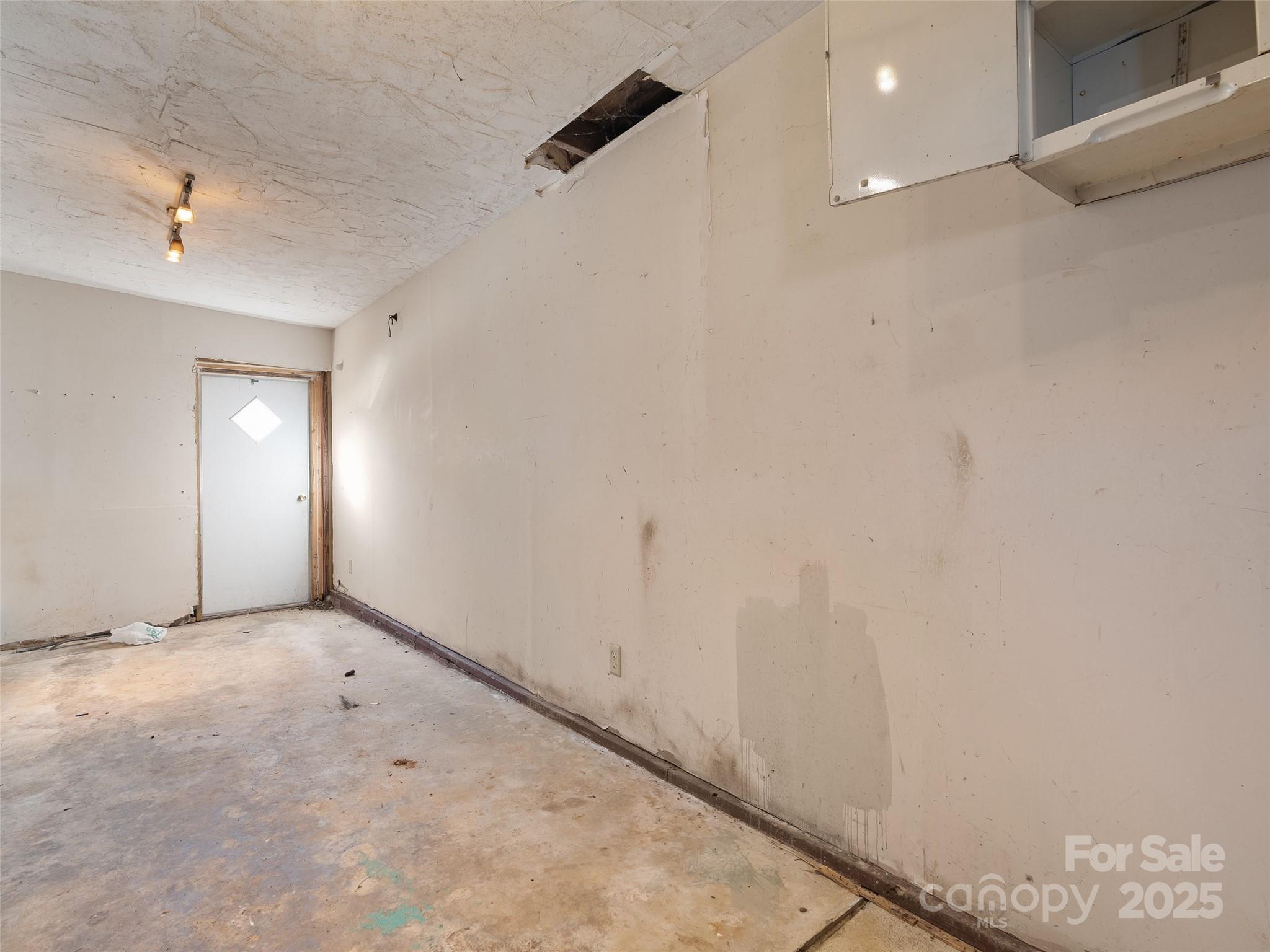 36 Lambert Lane Property Photo 13
