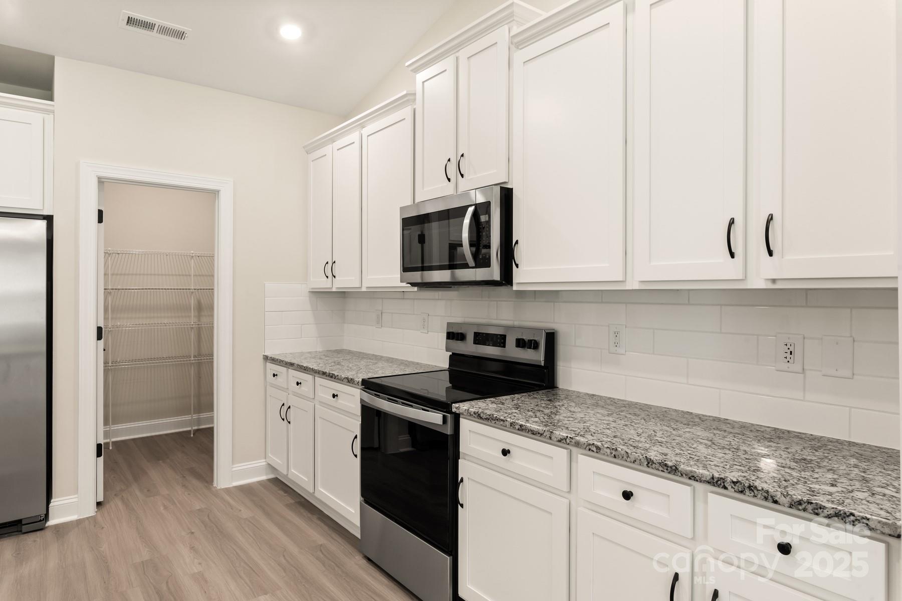 107 Tradesmen Trail Property Photo 8