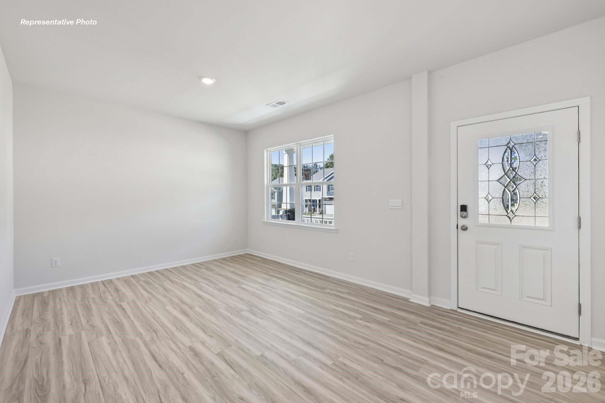 552 Dazzle Loop Property Photo 2
