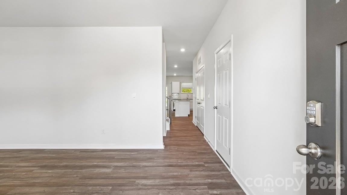 552 Dazzle Loop Property Photo 2