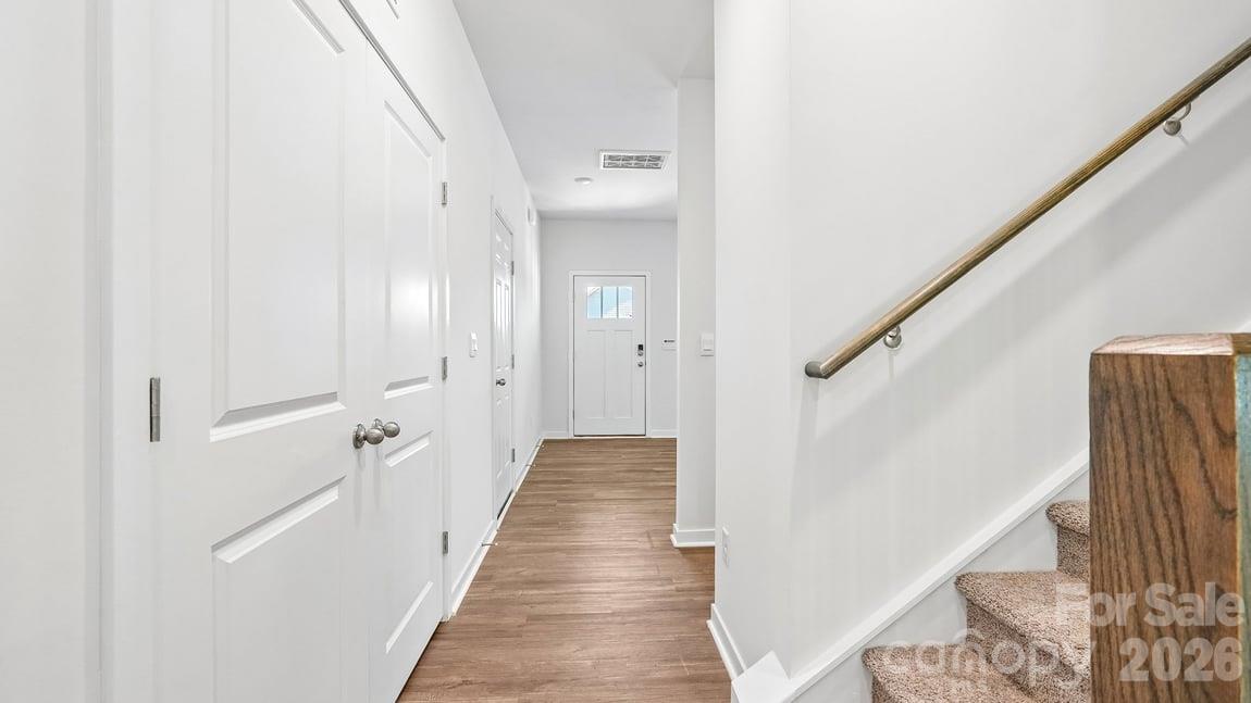552 Dazzle Loop Property Photo 5