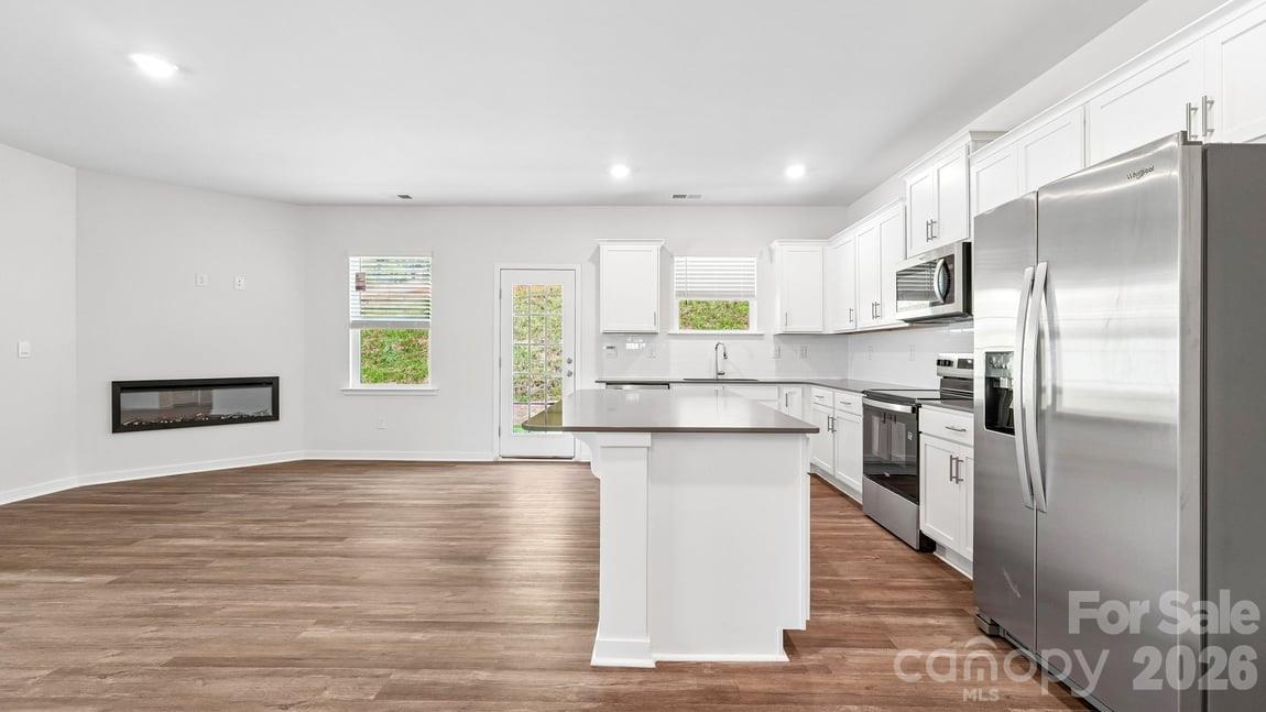 552 Dazzle Loop Property Photo 7