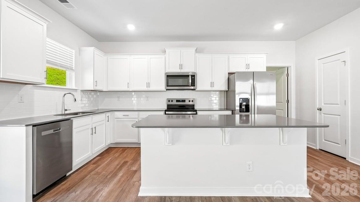 552 Dazzle Loop Property Photo 8